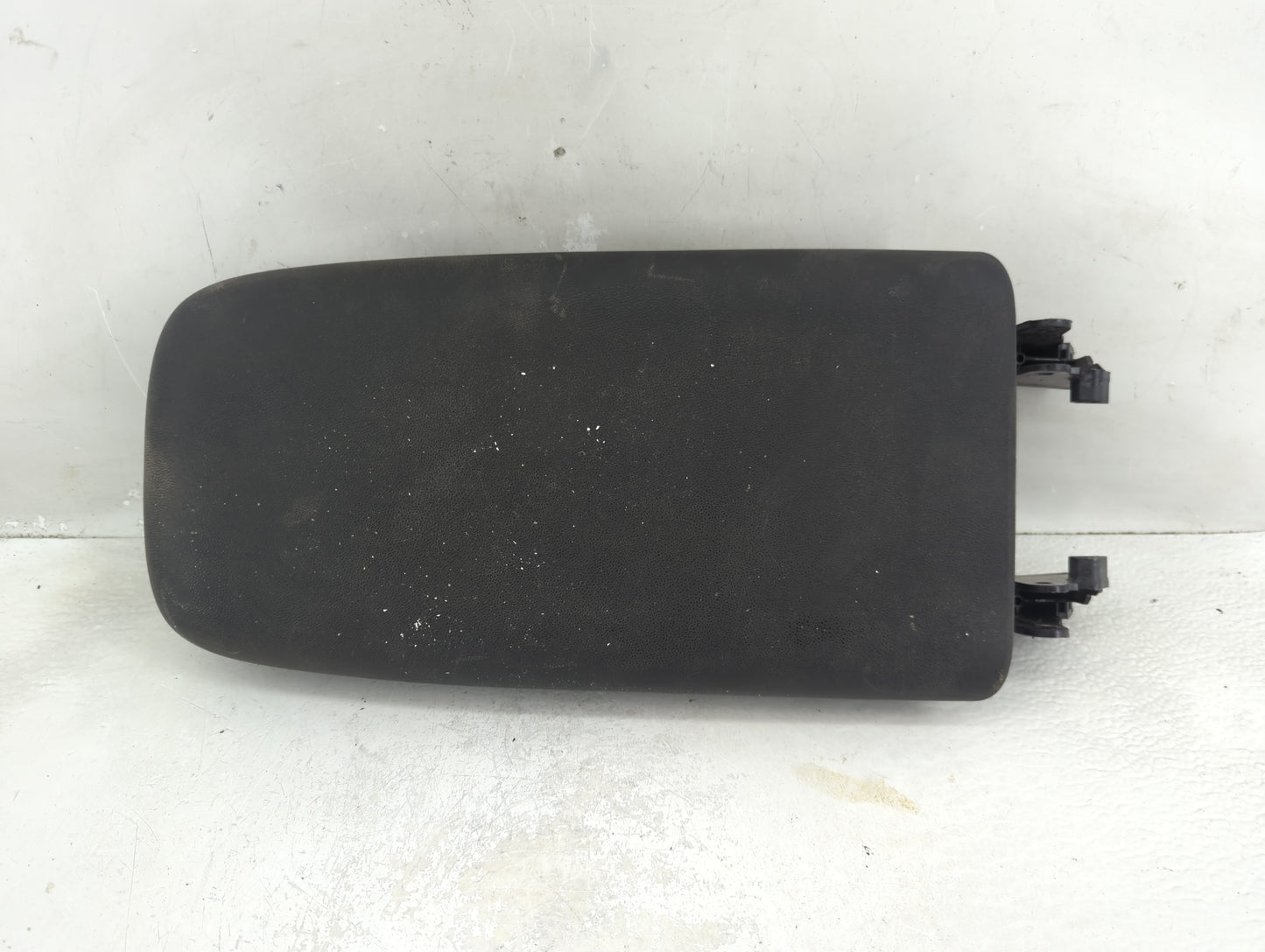 2018 Chevrolet Equinox Center Console Armrest Cover Lid P/N:09200PE0 Fits OEM Used Auto Parts - Oemusedautoparts1.com