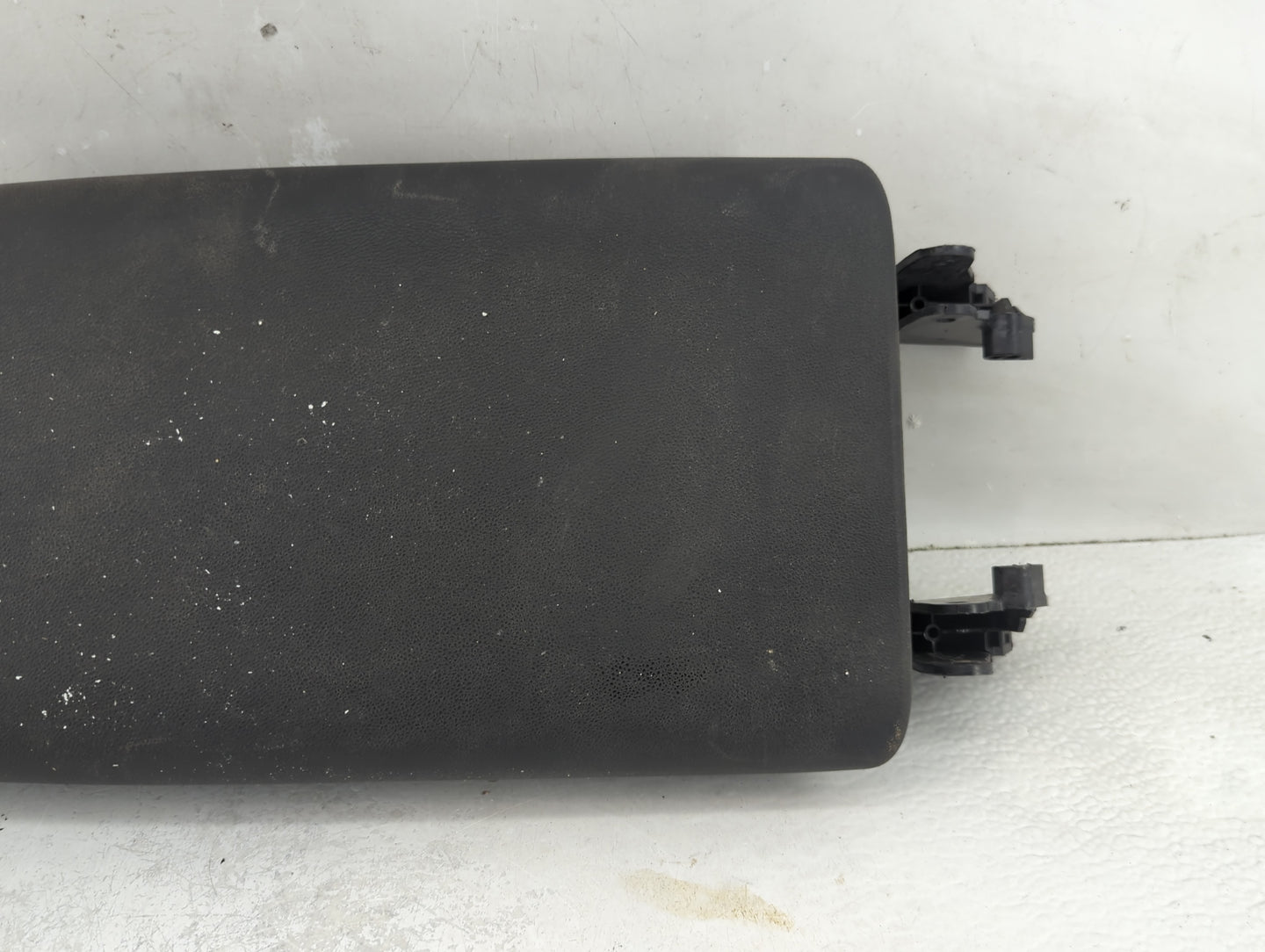 2018 Chevrolet Equinox Center Console Armrest Cover Lid P/N:09200PE0 Fits OEM Used Auto Parts - Oemusedautoparts1.com