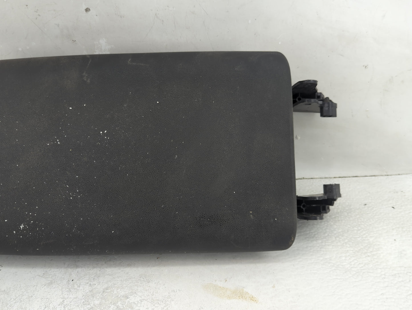 2018 Chevrolet Equinox Center Console Armrest Cover Lid P/N:09200PE0 Fits OEM Used Auto Parts - Oemusedautoparts1.com