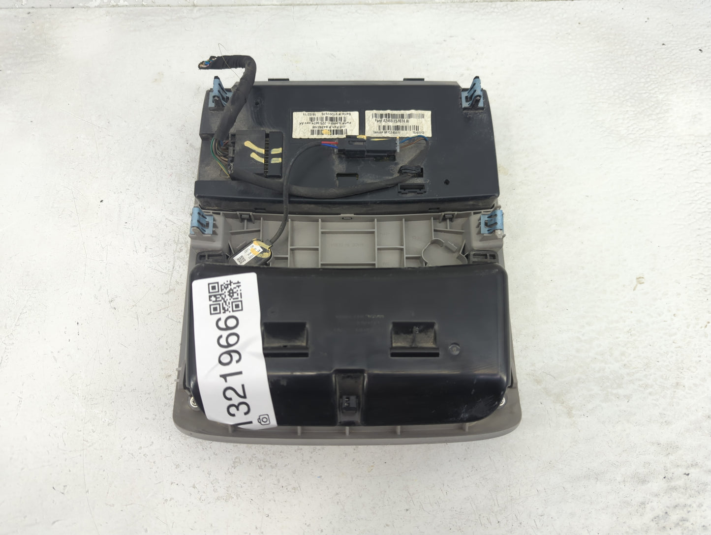 2018-2022 Chevrolet Equinox Overhead Roof Console 1321966 - Oemusedautoparts1.com
