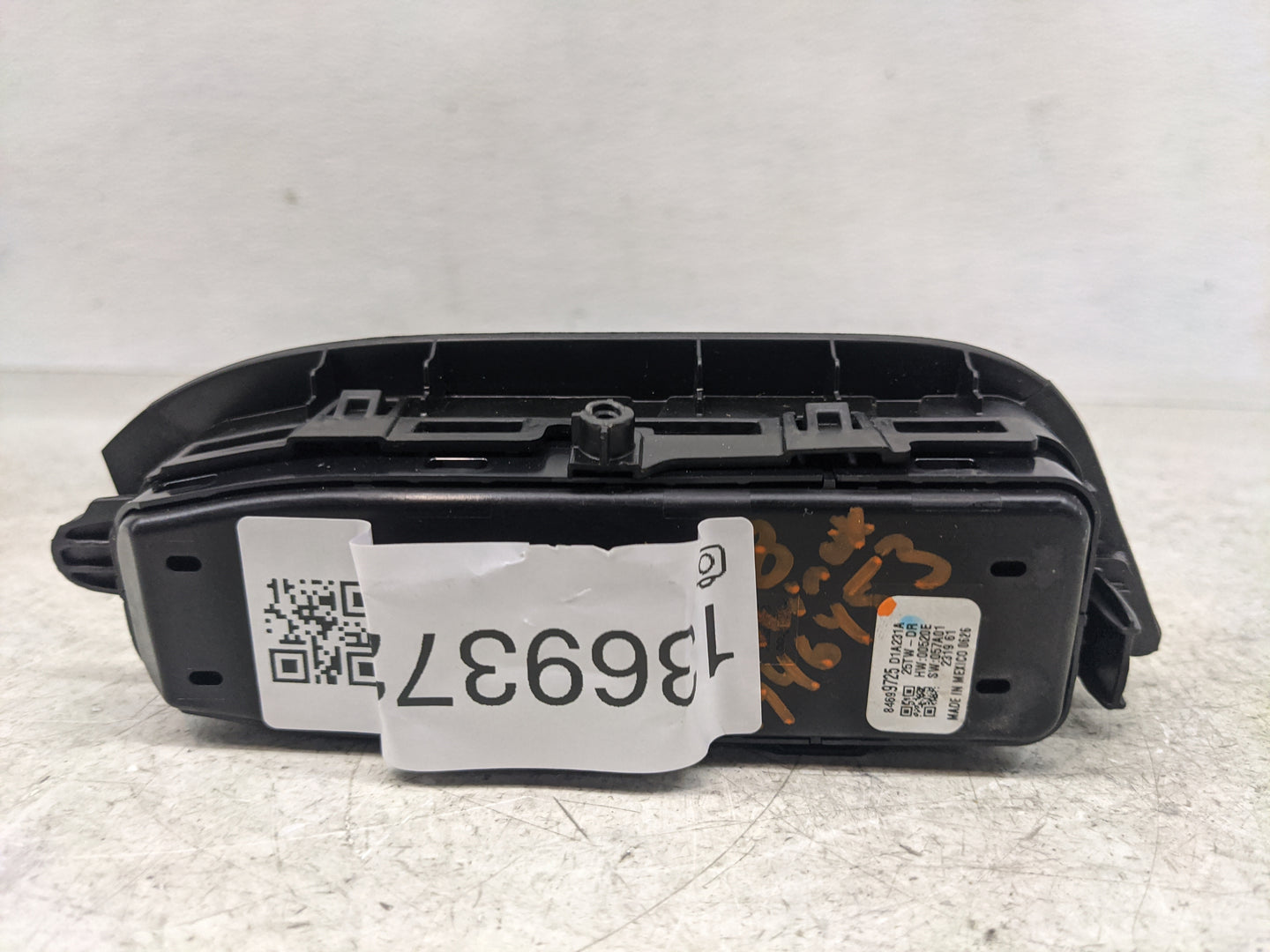 2018-2022 Chevrolet Equinox Master Power Window Switch Replacement Driver Side Left P/N:84699725 Fits OEM Used Auto Parts - 