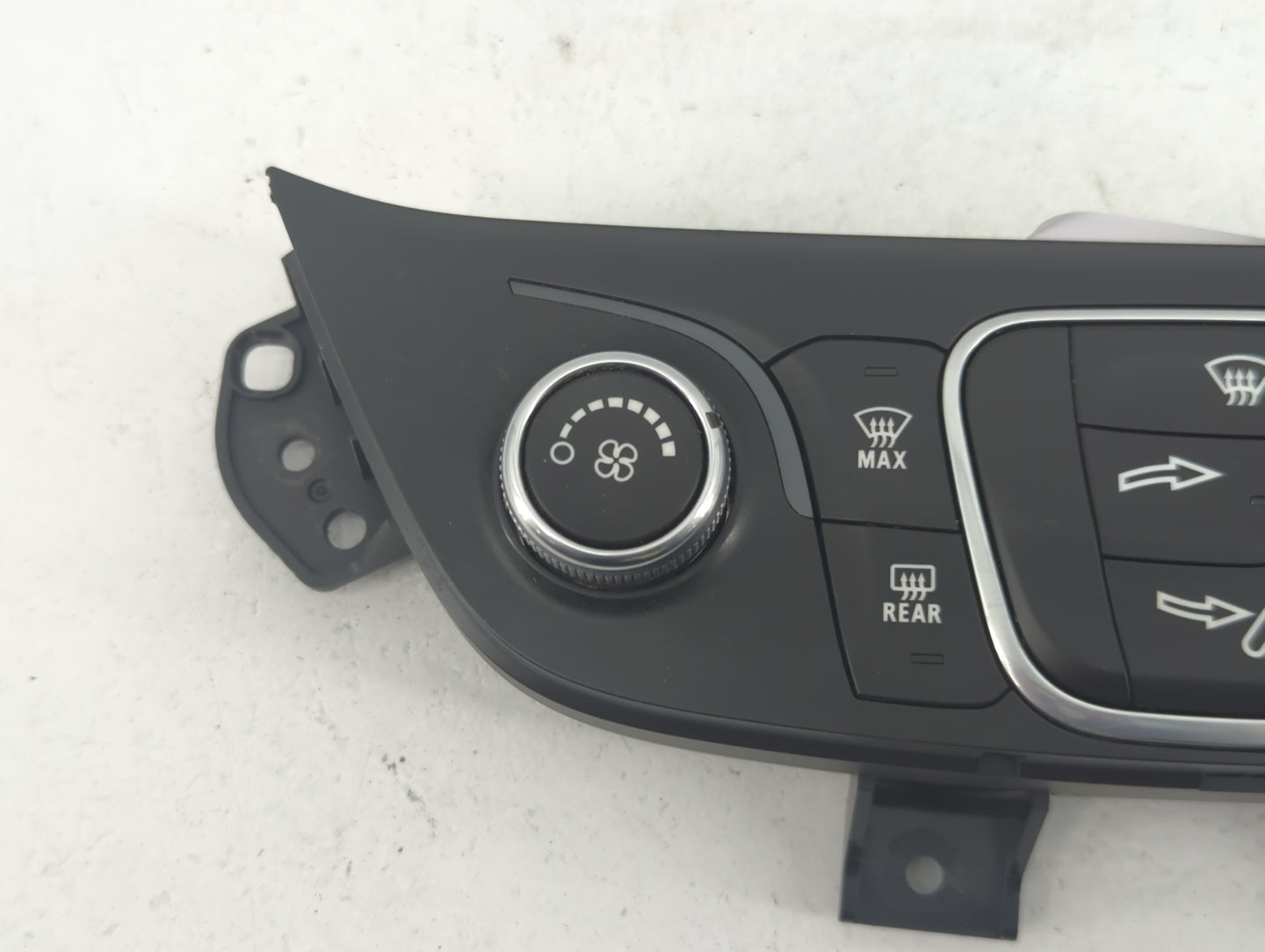 2018 Chevrolet Equinox Climate Control Module Temperature AC/Heater Replacement P/N:84175393 Fits OEM Used Auto Parts - Oemu