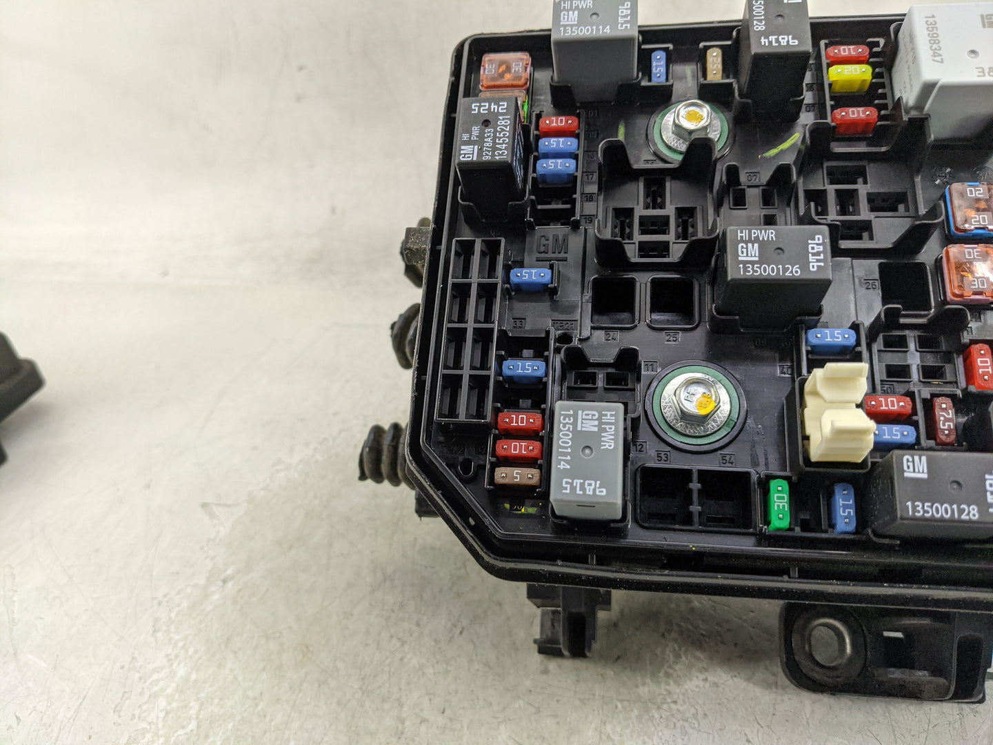 2018-2022 Chevrolet Equinox Fusebox Fuse Box Panel Relay Module P/N:84733372 Fits Fits 2018 2019 2020 2021 2022 OEM Used Aut