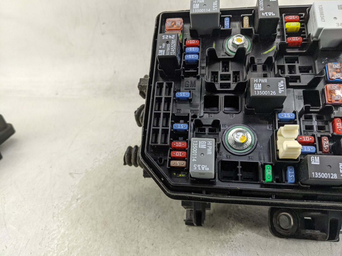 2018-2022 Chevrolet Equinox Fusebox Fuse Box Panel Relay Module P/N:84733372 Fits Fits 2018 2019 2020 2021 2022 OEM Used Aut