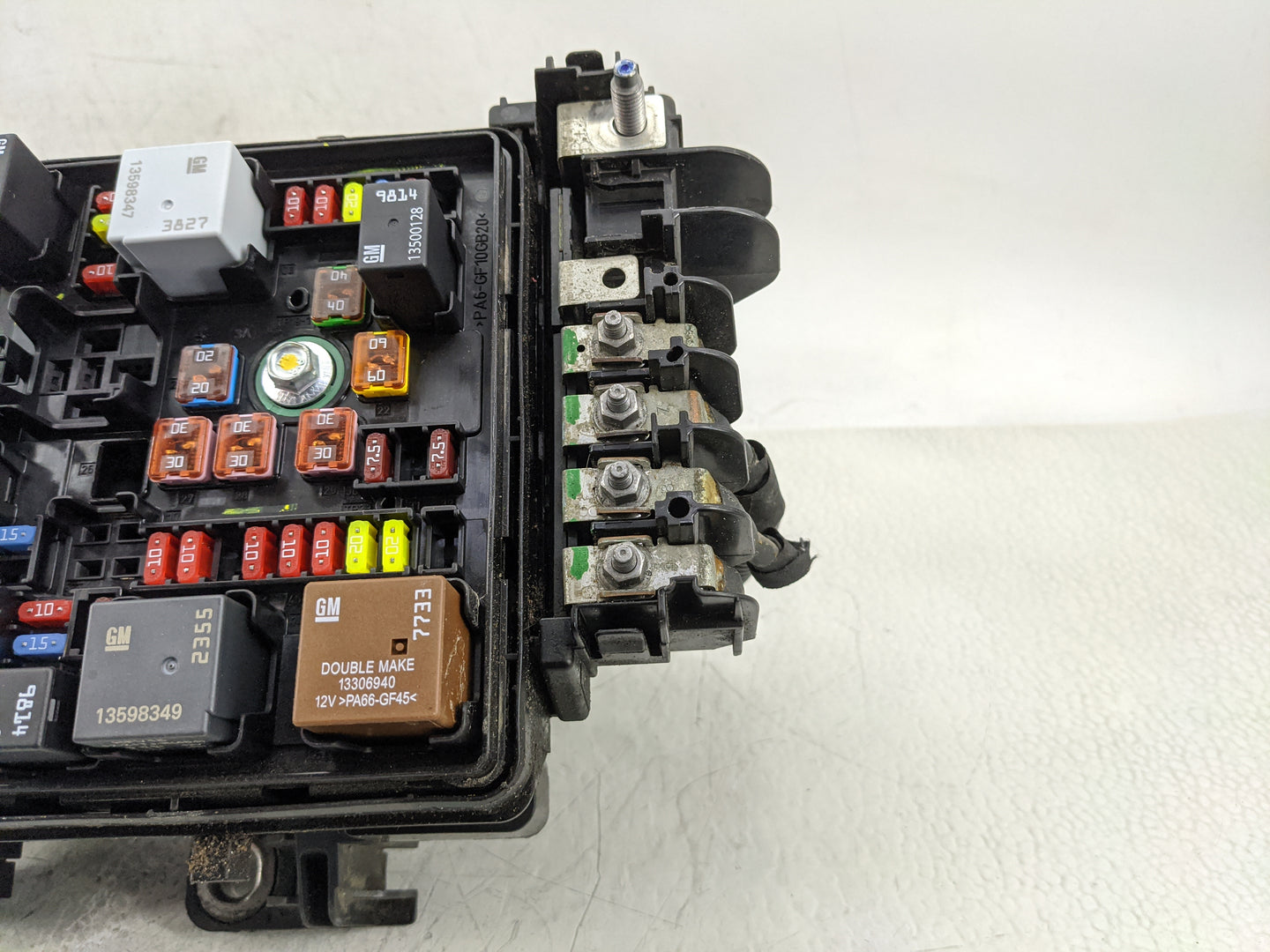 2018-2022 Chevrolet Equinox Fusebox Fuse Box Panel Relay Module P/N:84733372 Fits Fits 2018 2019 2020 2021 2022 OEM Used Aut