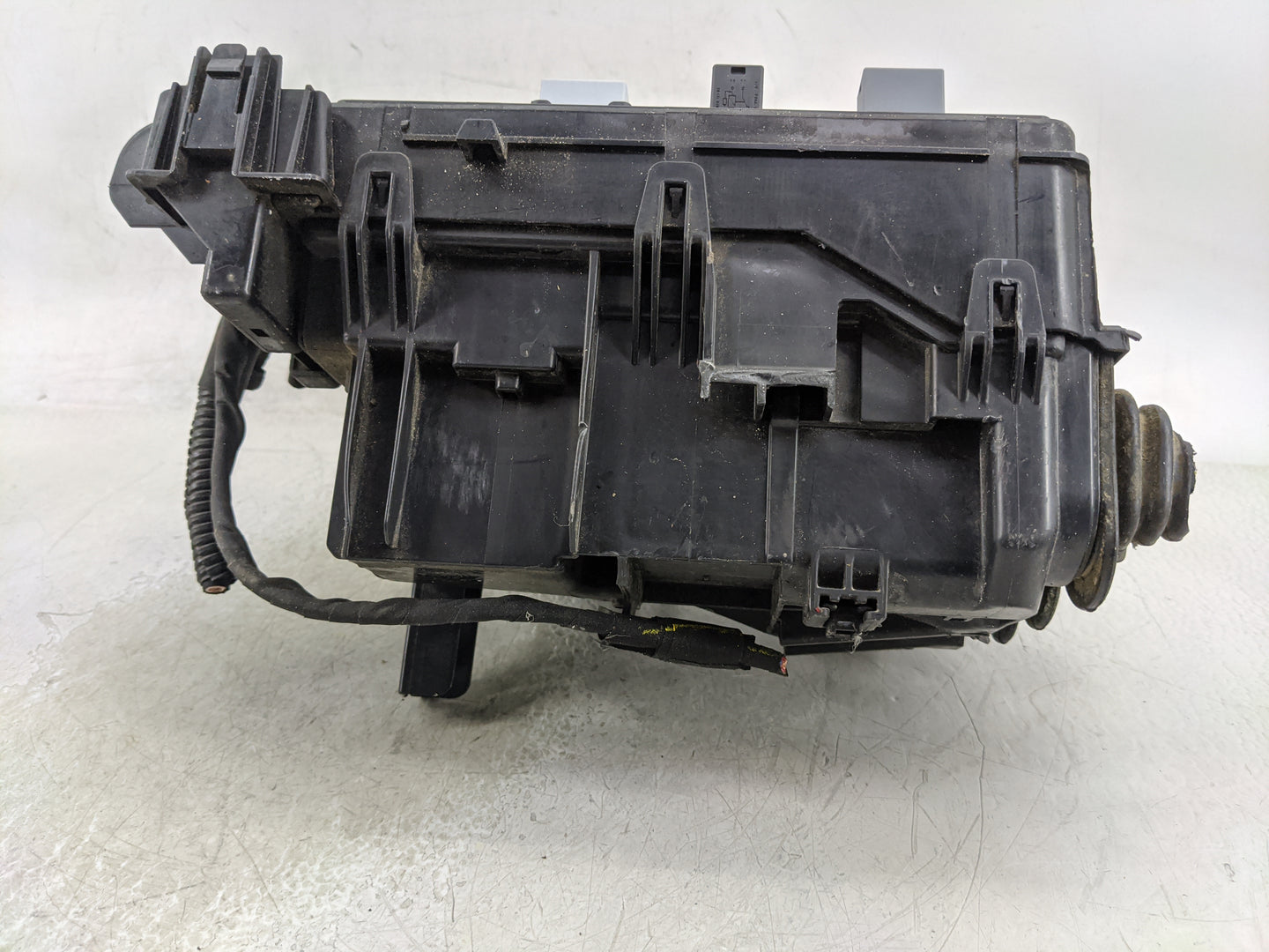 2018-2022 Chevrolet Equinox Fusebox Fuse Box Panel Relay Module P/N:84733372 Fits Fits 2018 2019 2020 2021 2022 OEM Used Aut