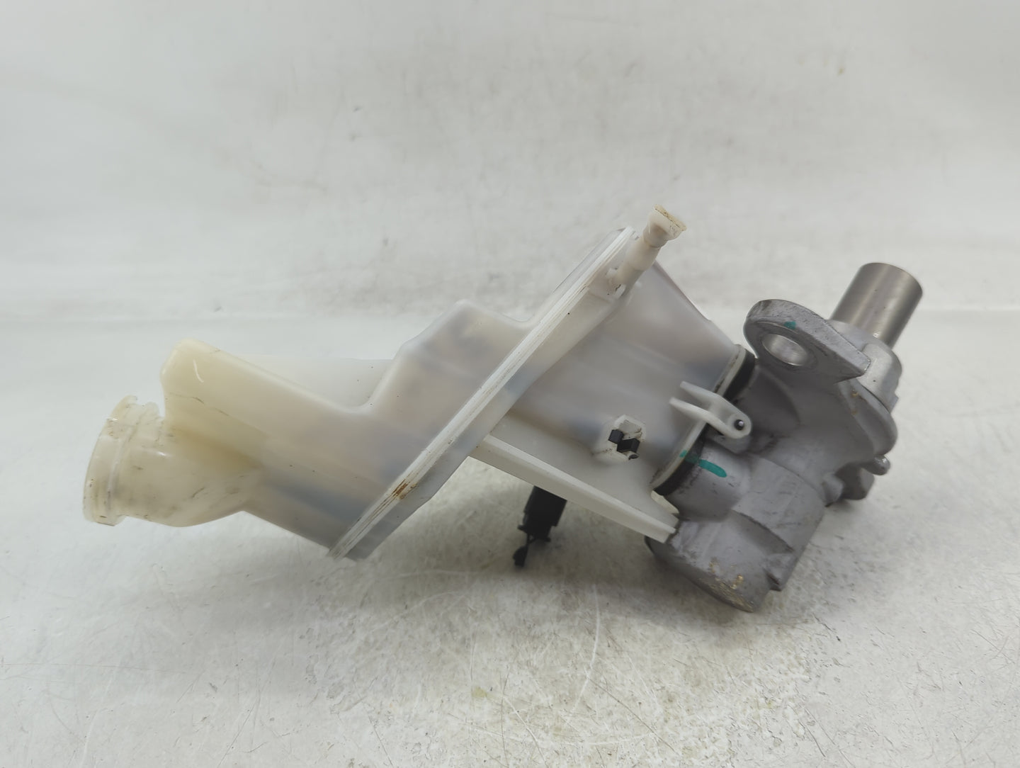 2018-2022 Chevrolet Equinox Brake Master Cylinder - Oemusedautoparts1.com