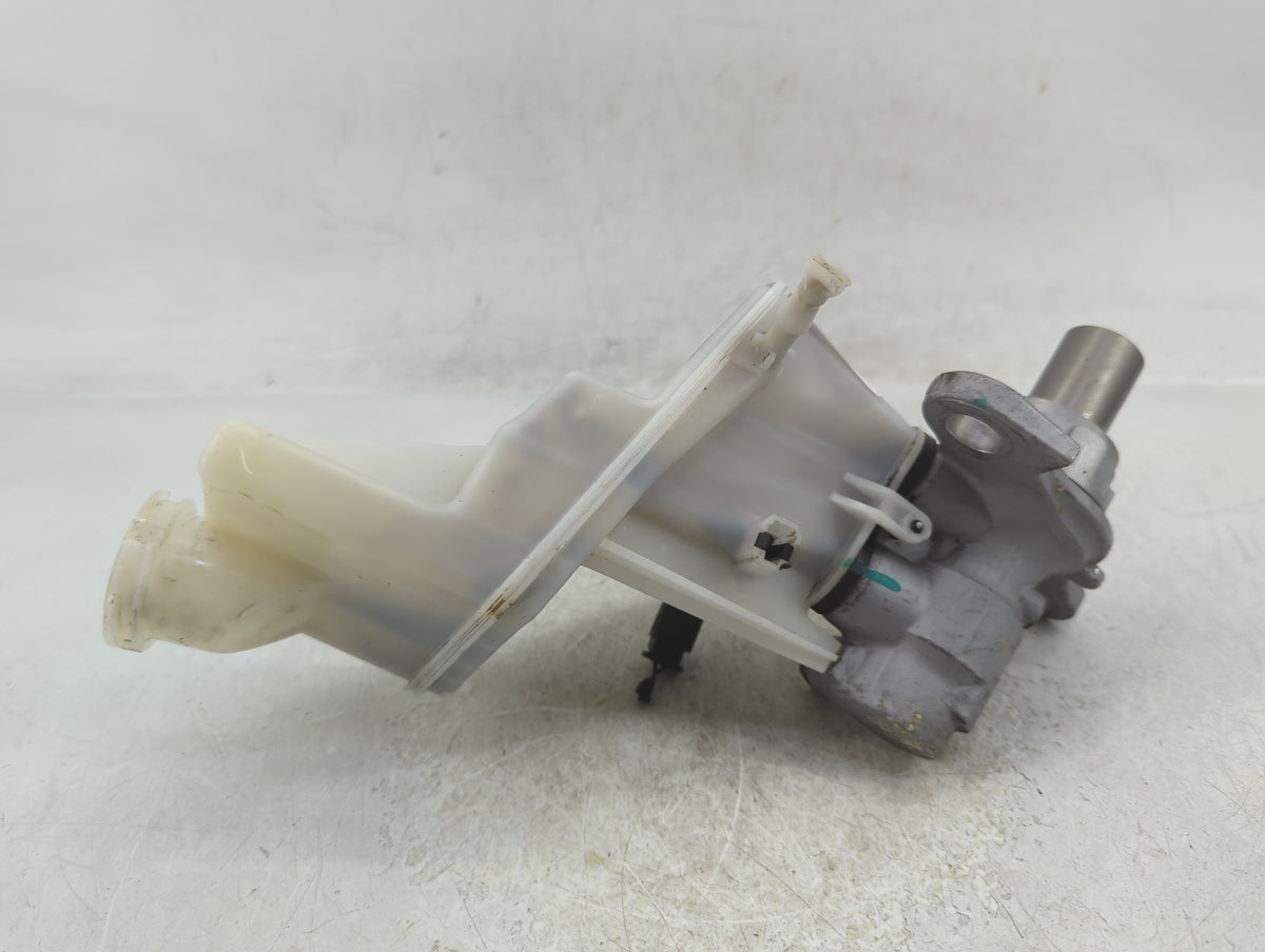 2018-2022 Chevrolet Equinox Brake Master Cylinder 1383094 - Oemusedautoparts1.com