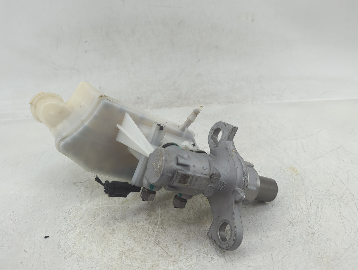 2018-2022 Chevrolet Equinox Brake Master Cylinder 1383094 - Oemusedautoparts1.com
