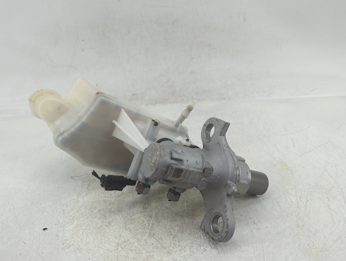 2018-2022 Chevrolet Equinox Brake Master Cylinder 1383094 - Oemusedautoparts1.com