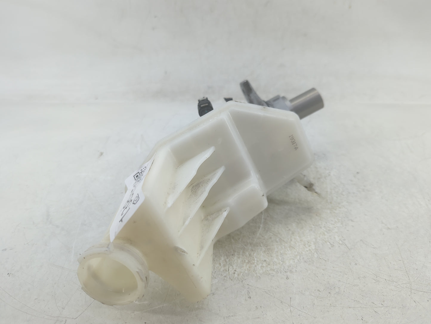 2018-2022 Chevrolet Equinox Brake Master Cylinder 1383158 - Oemusedautoparts1.com