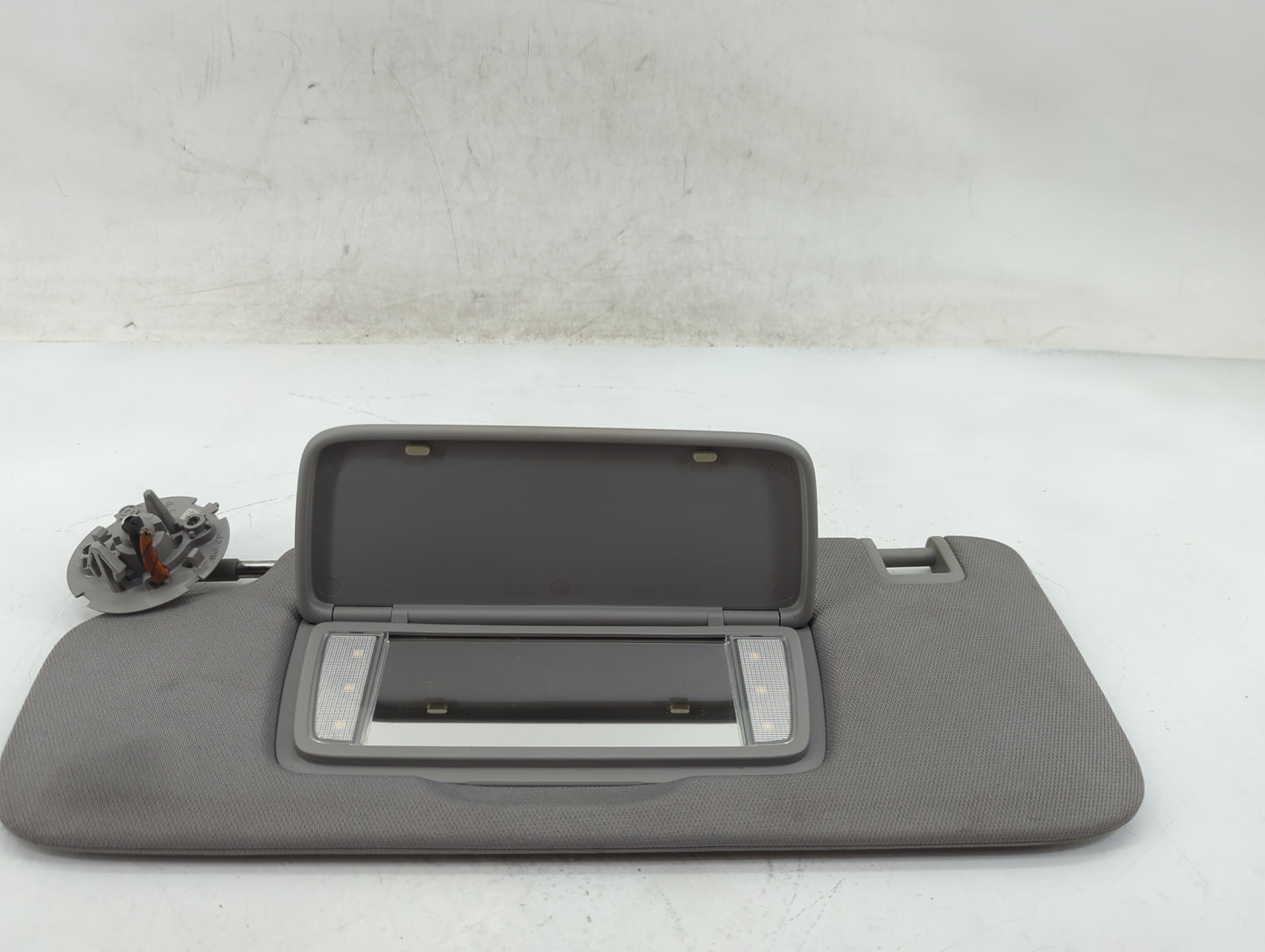 2018-2019 Chevrolet Equinox Sun Visor Shade Replacement Driver Left Mirror Fits Fits 2018 2019 OEM Used Auto Parts - Oemused