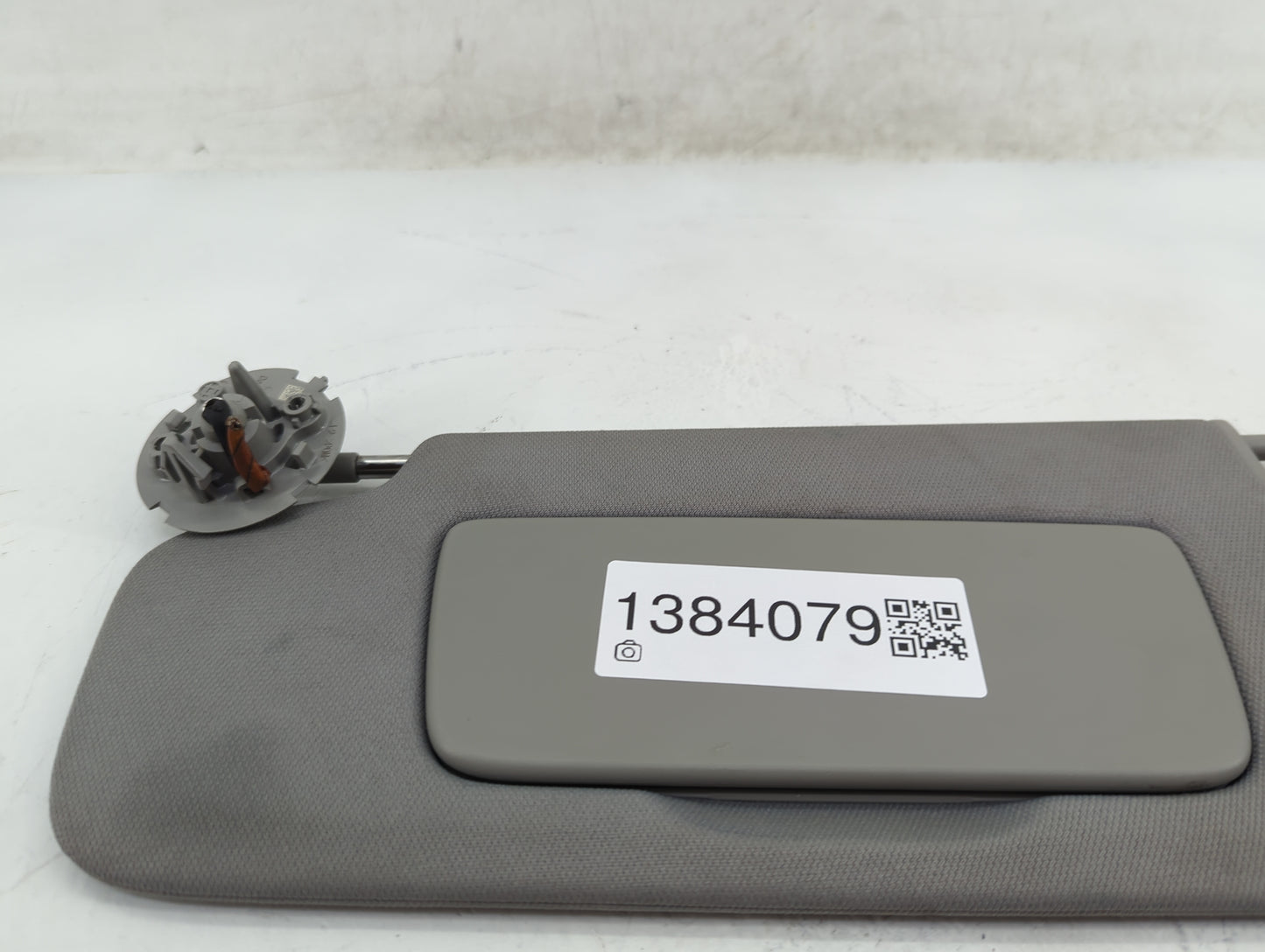 2018-2019 Chevrolet Equinox Sun Visor Shade Replacement Driver Left Mirror Fits Fits 2018 2019 OEM Used Auto Parts - Oemused