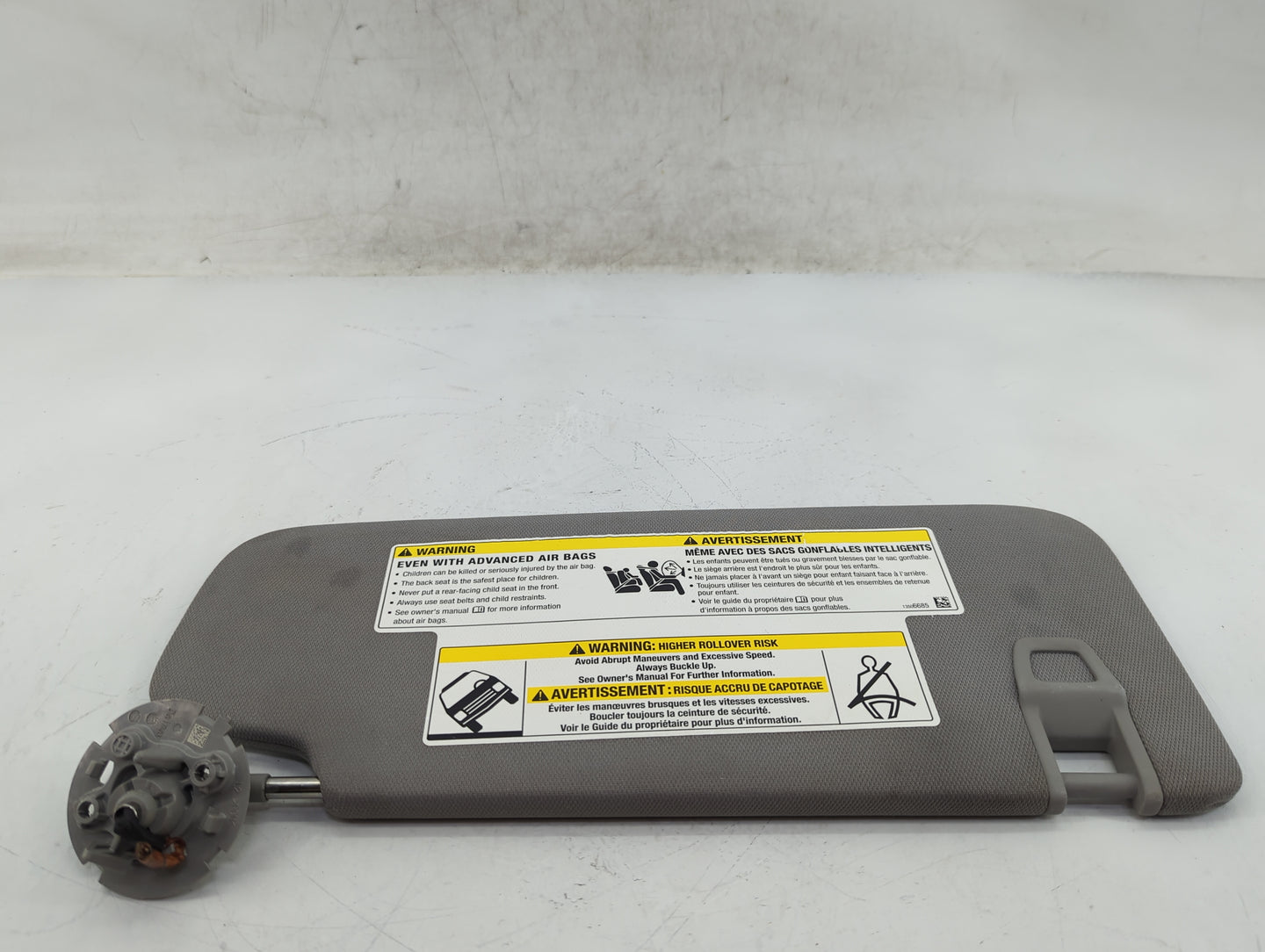 2018-2019 Chevrolet Equinox Sun Visor Shade Replacement Driver Left Mirror Fits Fits 2018 2019 OEM Used Auto Parts - Oemused