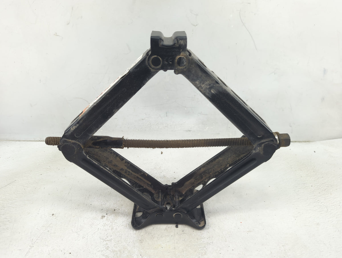 2018 Chevrolet Equinox Spare Scissor Car Jack 1390174 - Oemusedautoparts1.com