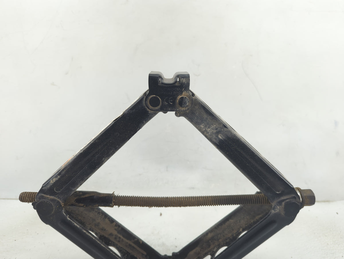 2018 Chevrolet Equinox Spare Scissor Car Jack 1390174 - Oemusedautoparts1.com