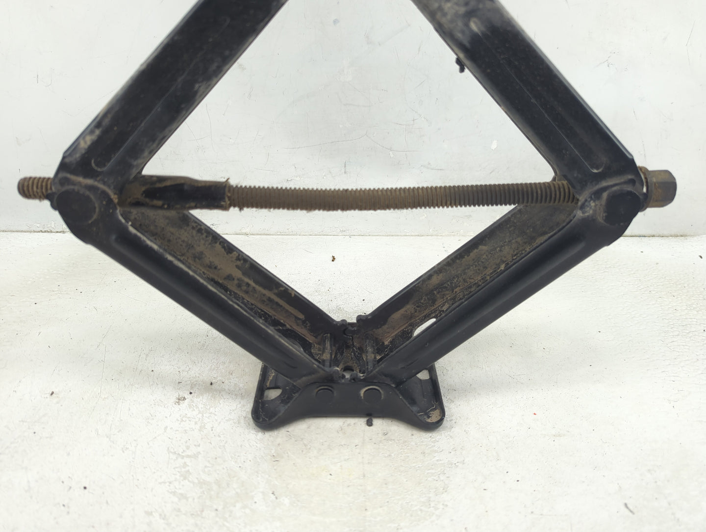 2018 Chevrolet Equinox Spare Scissor Car Jack 1390174 - Oemusedautoparts1.com