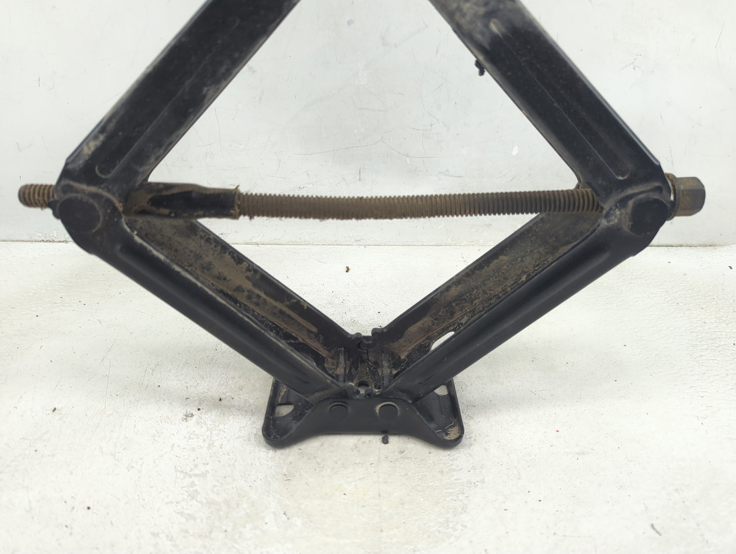 2018 Chevrolet Equinox Spare Scissor Car Jack 1390174 - Oemusedautoparts1.com