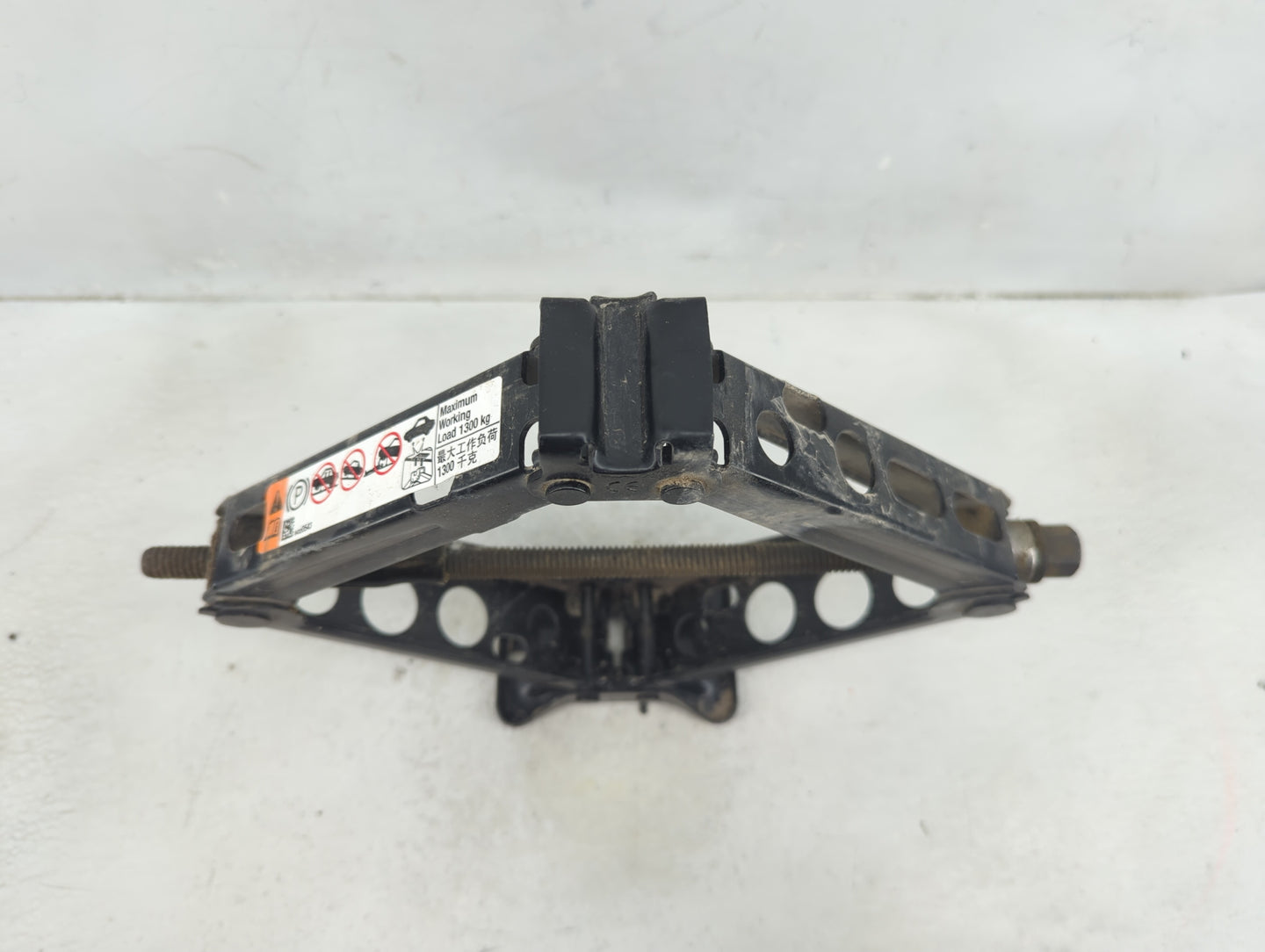 2018 Chevrolet Equinox Spare Scissor Car Jack - Oemusedautoparts1.com