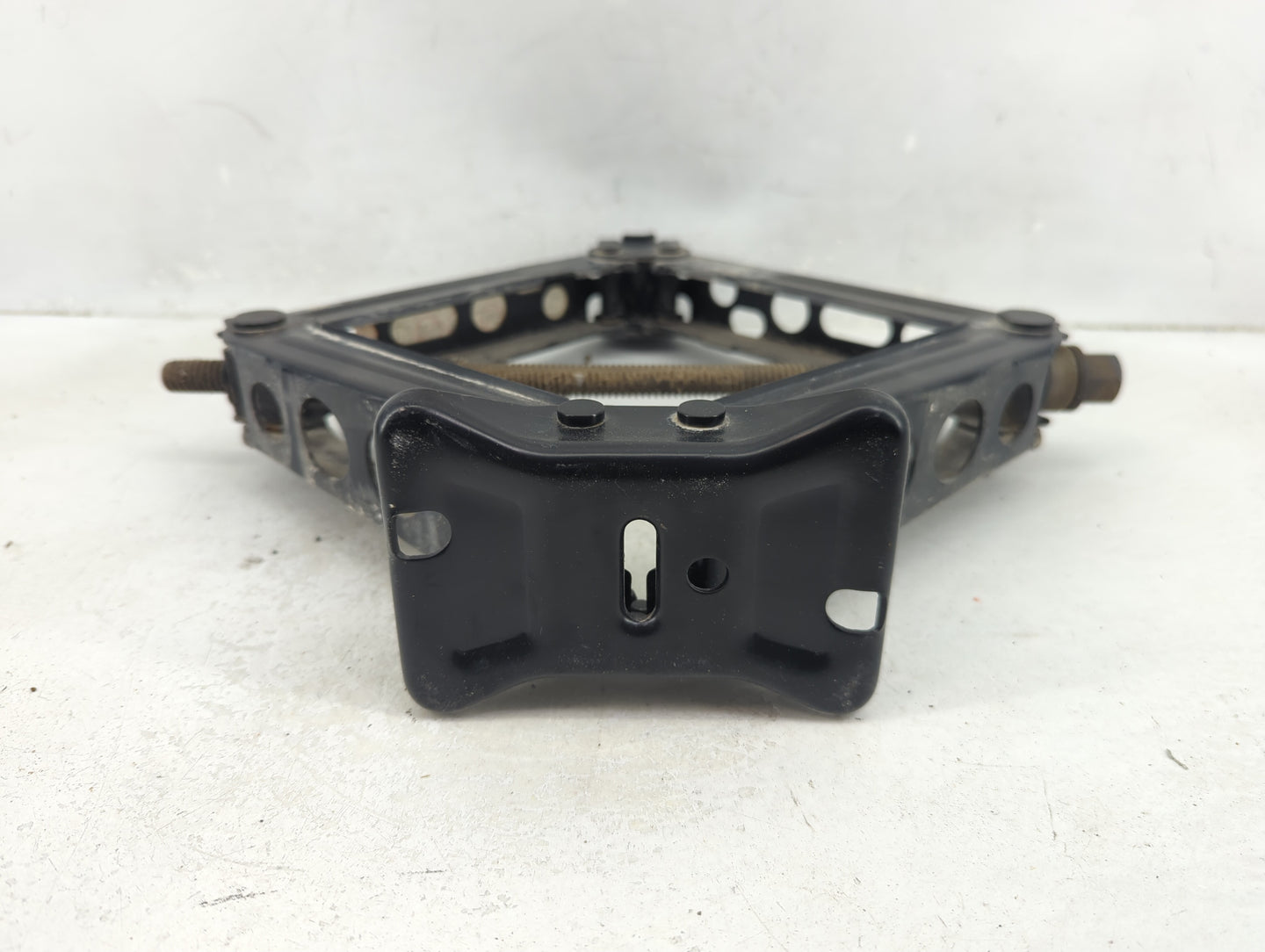 2018 Chevrolet Equinox Spare Scissor Car Jack 1390174 - Oemusedautoparts1.com