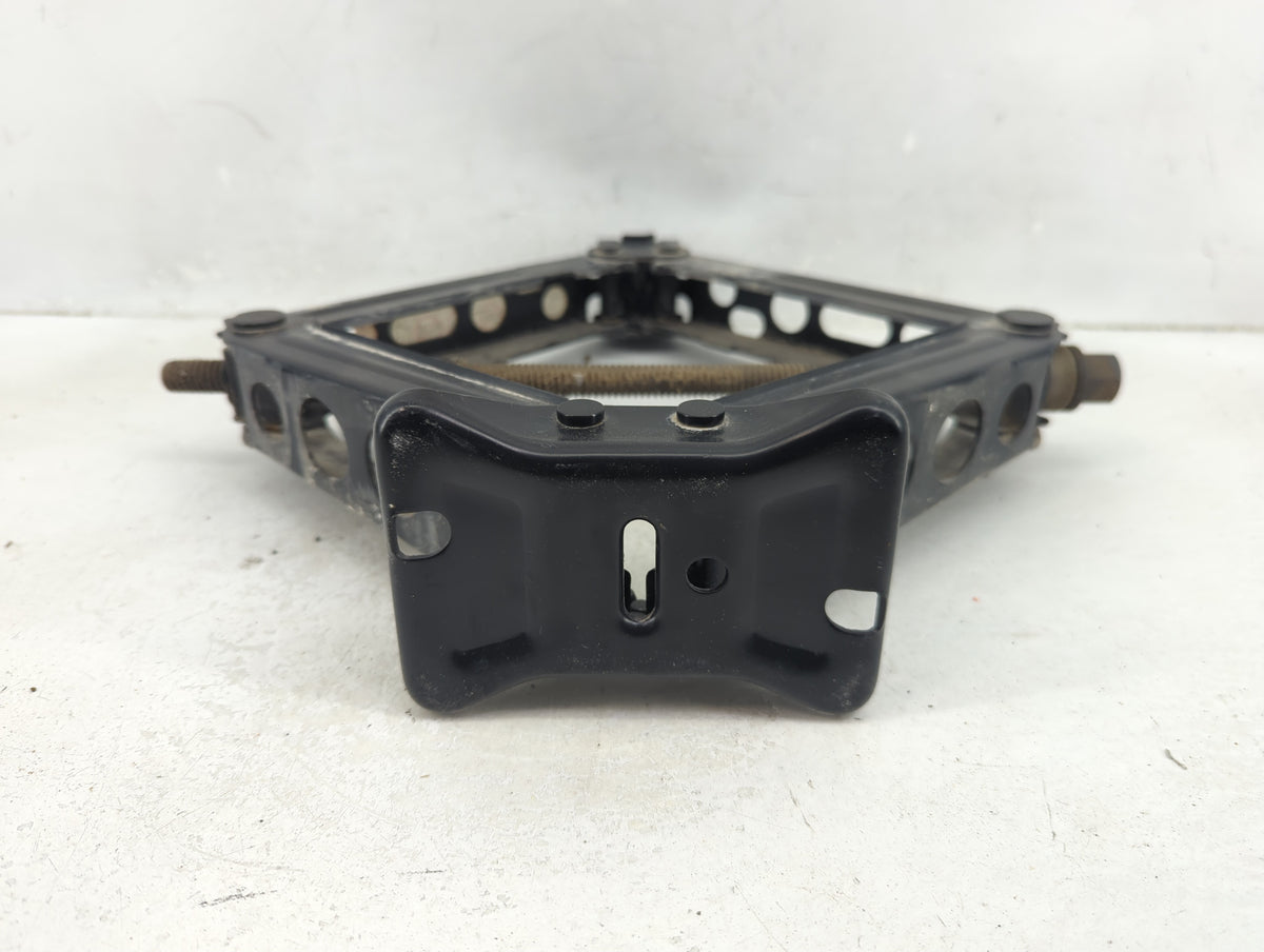 2018 Chevrolet Equinox Spare Scissor Car Jack 1390174 - Oemusedautoparts1.com
