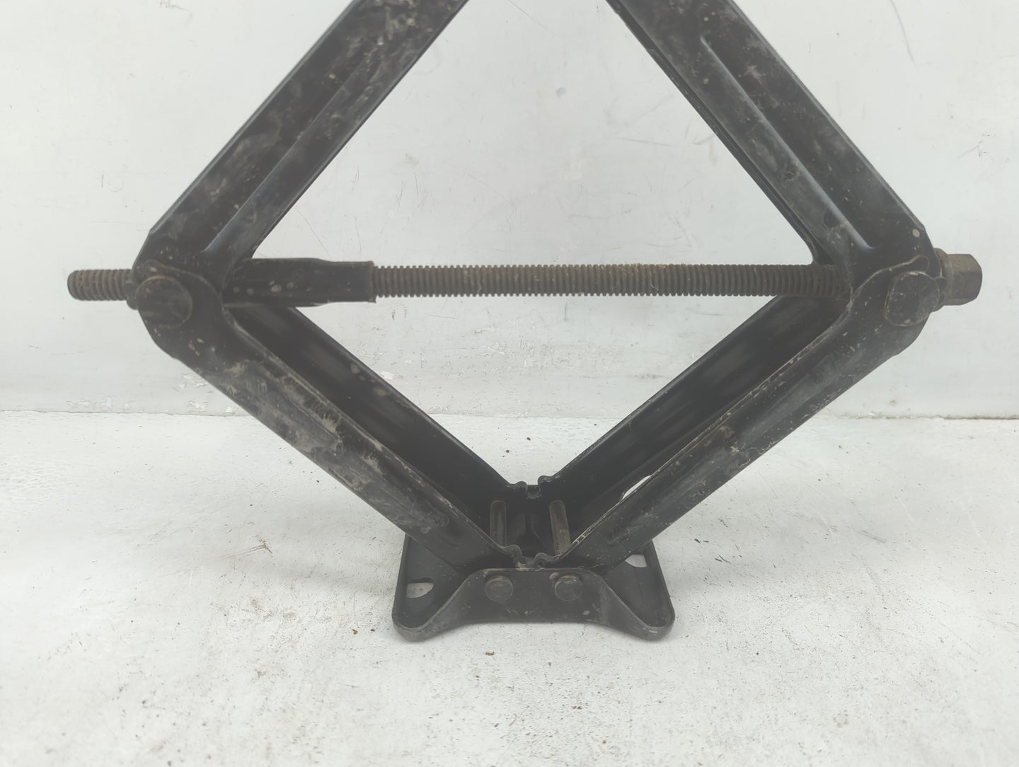 2018 Chevrolet Equinox Spare Scissor Car Jack - Oemusedautoparts1.com