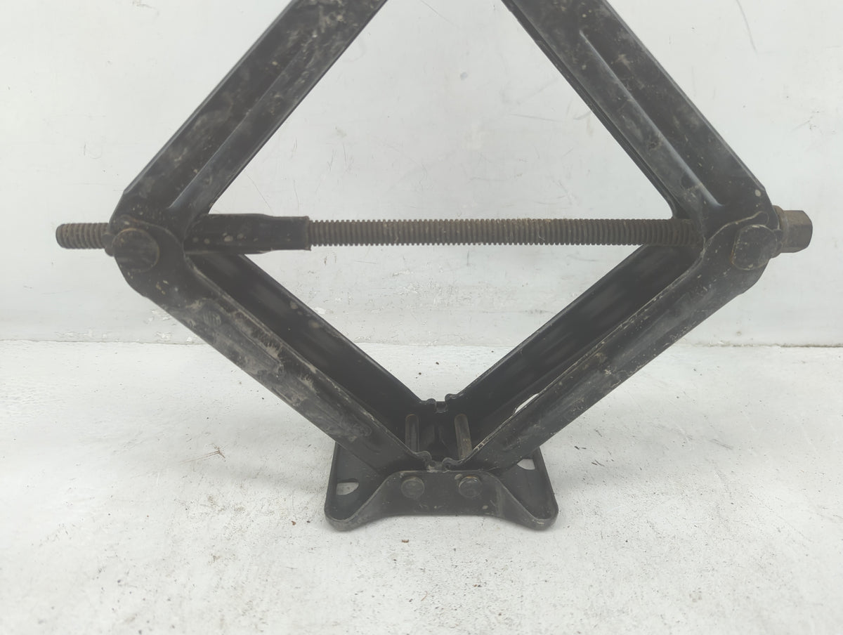 2018 Chevrolet Equinox Spare Scissor Car Jack 1390186 - Oemusedautoparts1.com