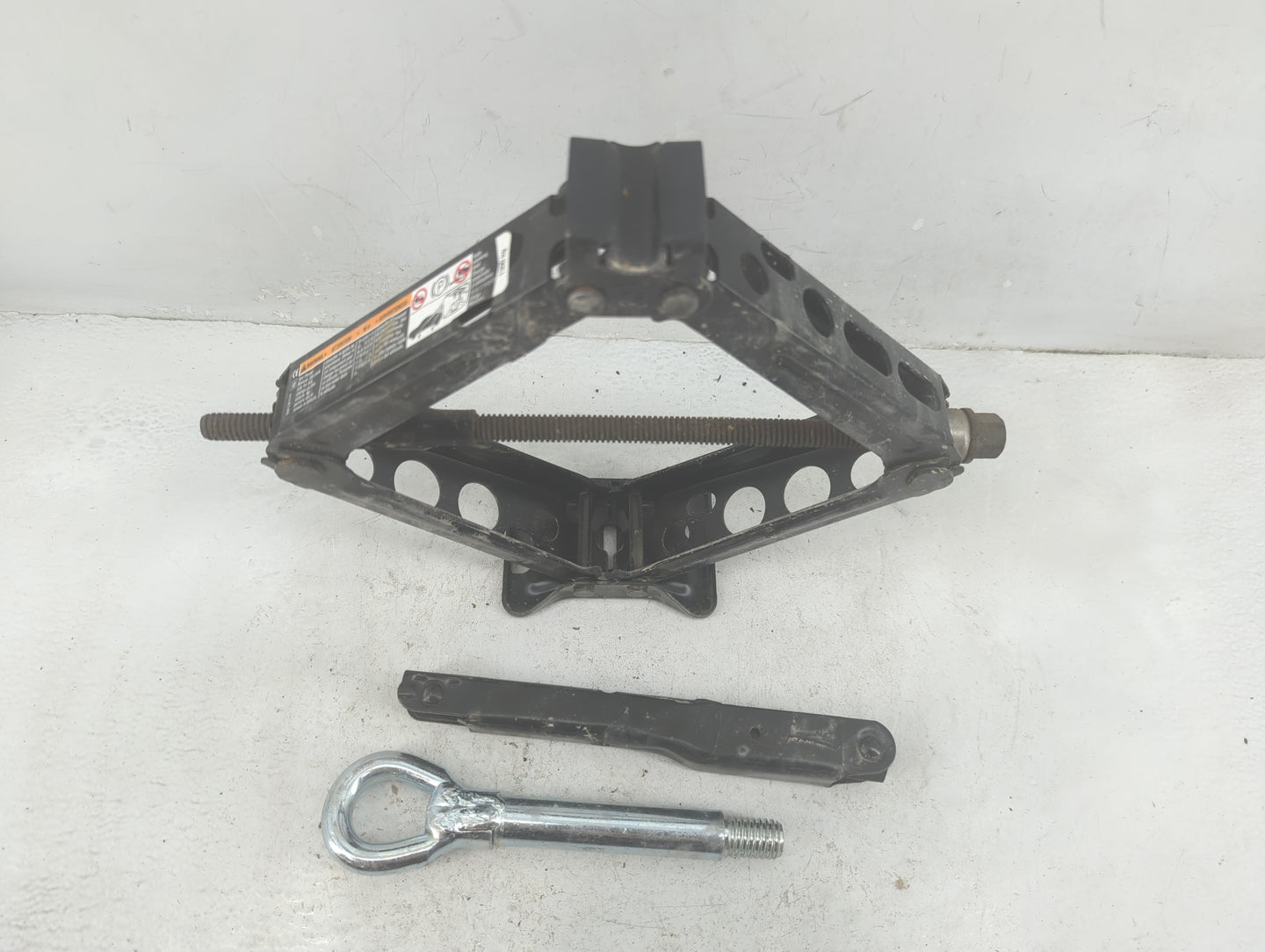 2018 Chevrolet Equinox Spare Scissor Car Jack - Oemusedautoparts1.com