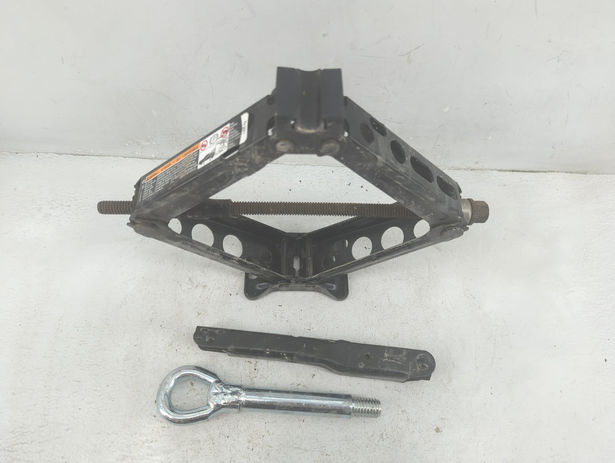 2018 Chevrolet Equinox Spare Scissor Car Jack 1390186 - Oemusedautoparts1.com