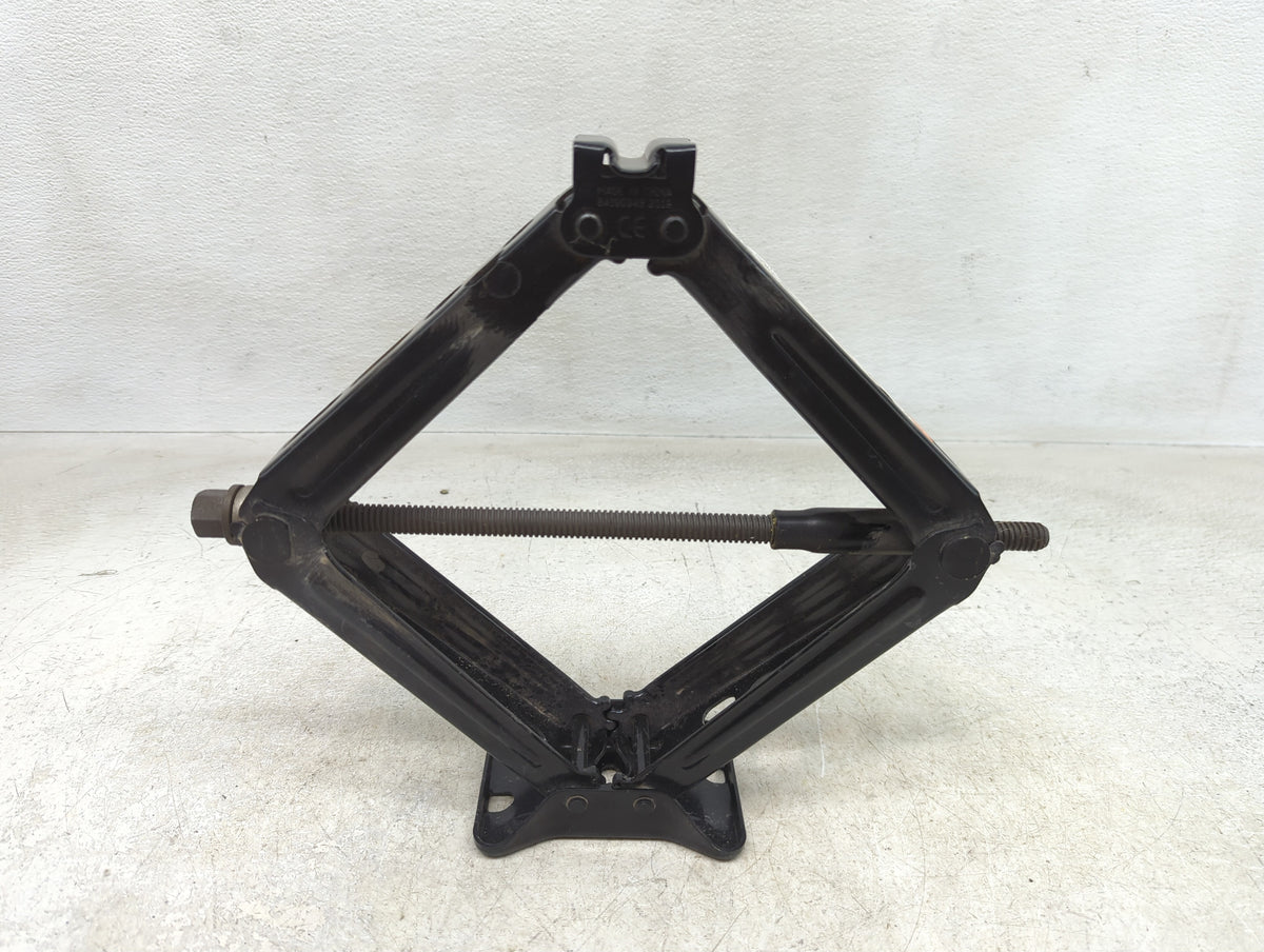 2018 Chevrolet Equinox Spare Scissor Car Jack 1390226 - Oemusedautoparts1.com