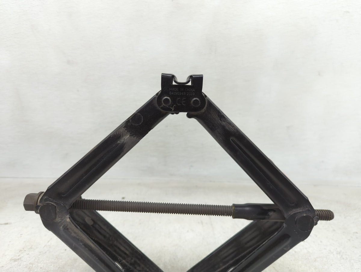 2018 Chevrolet Equinox Spare Scissor Car Jack 1390226 - Oemusedautoparts1.com