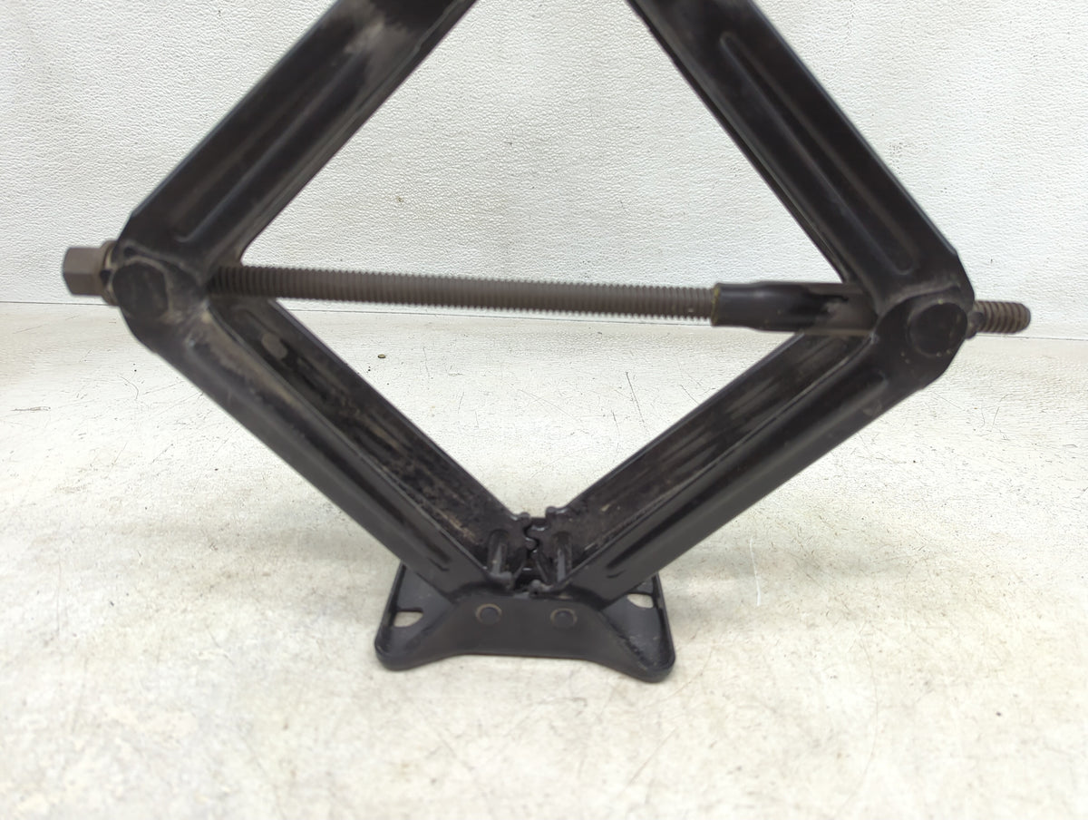 2018 Chevrolet Equinox Spare Scissor Car Jack 1390226 - Oemusedautoparts1.com
