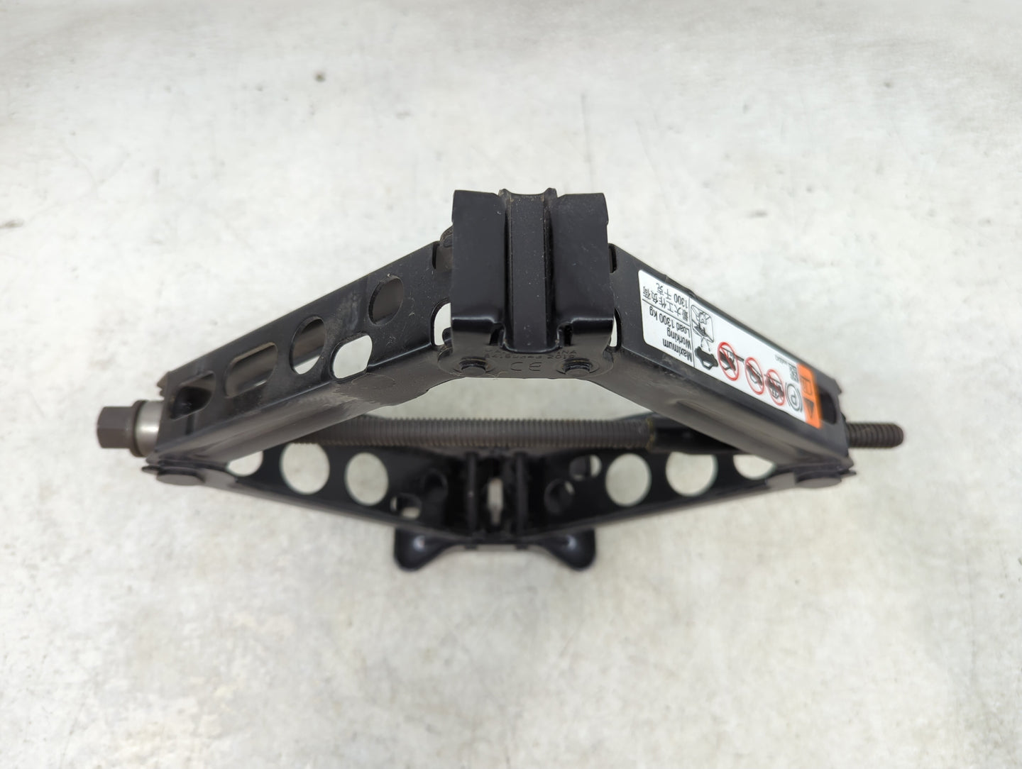 2018 Chevrolet Equinox Spare Scissor Car Jack 1390226 - Oemusedautoparts1.com