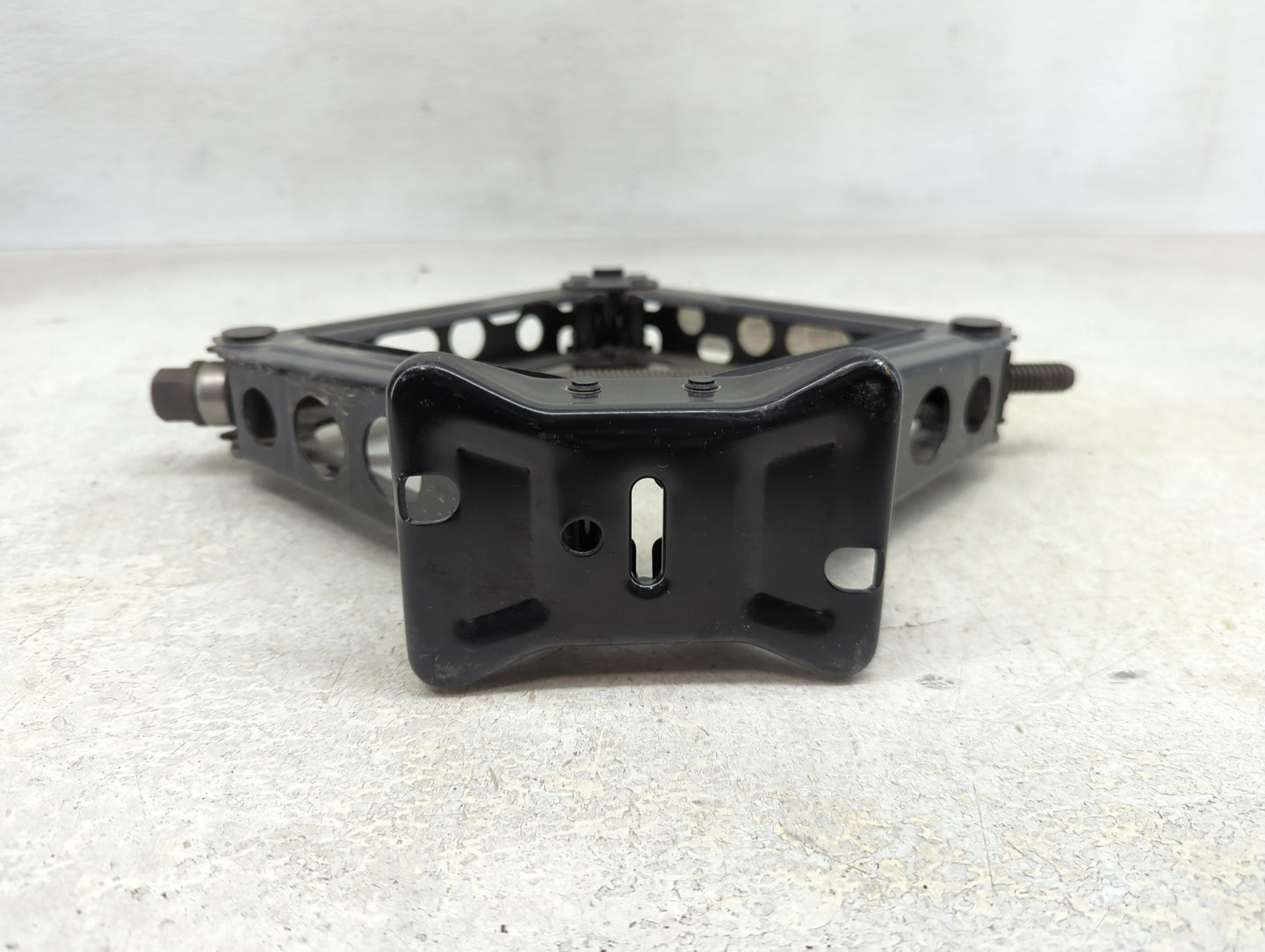 2018 Chevrolet Equinox Spare Scissor Car Jack 1390226 - Oemusedautoparts1.com