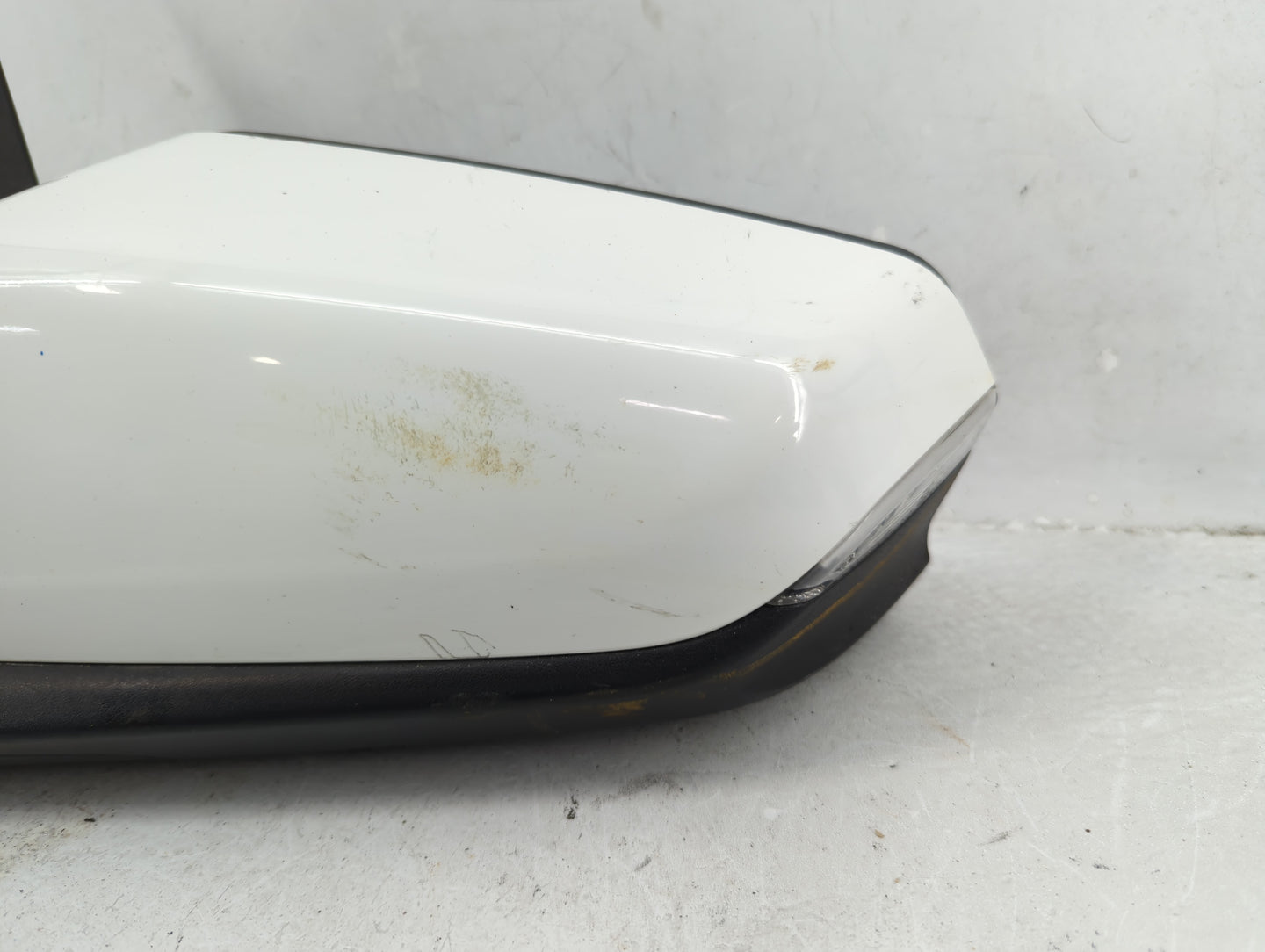 2018-2020 Chevrolet Equinox Driver Side View Mirror - Left Door Mirror OEM Used - Oemusedautoparts1.com
