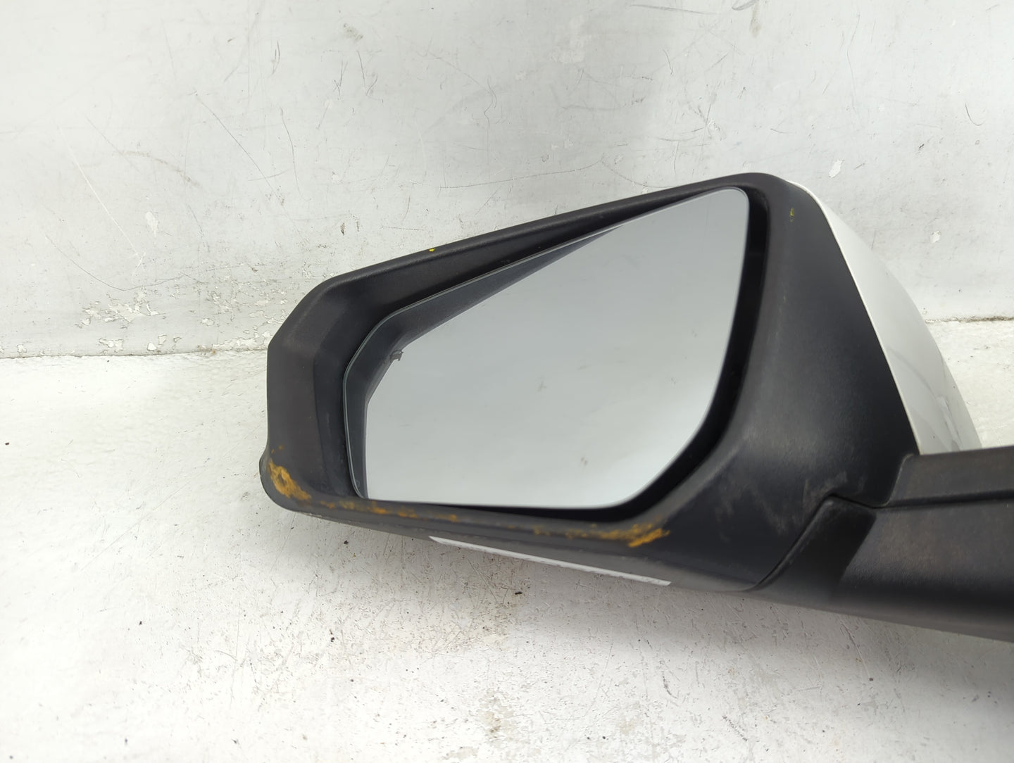 2018-2020 Chevrolet Equinox Driver Side View Mirror - Left Door Mirror OEM Used - Oemusedautoparts1.com