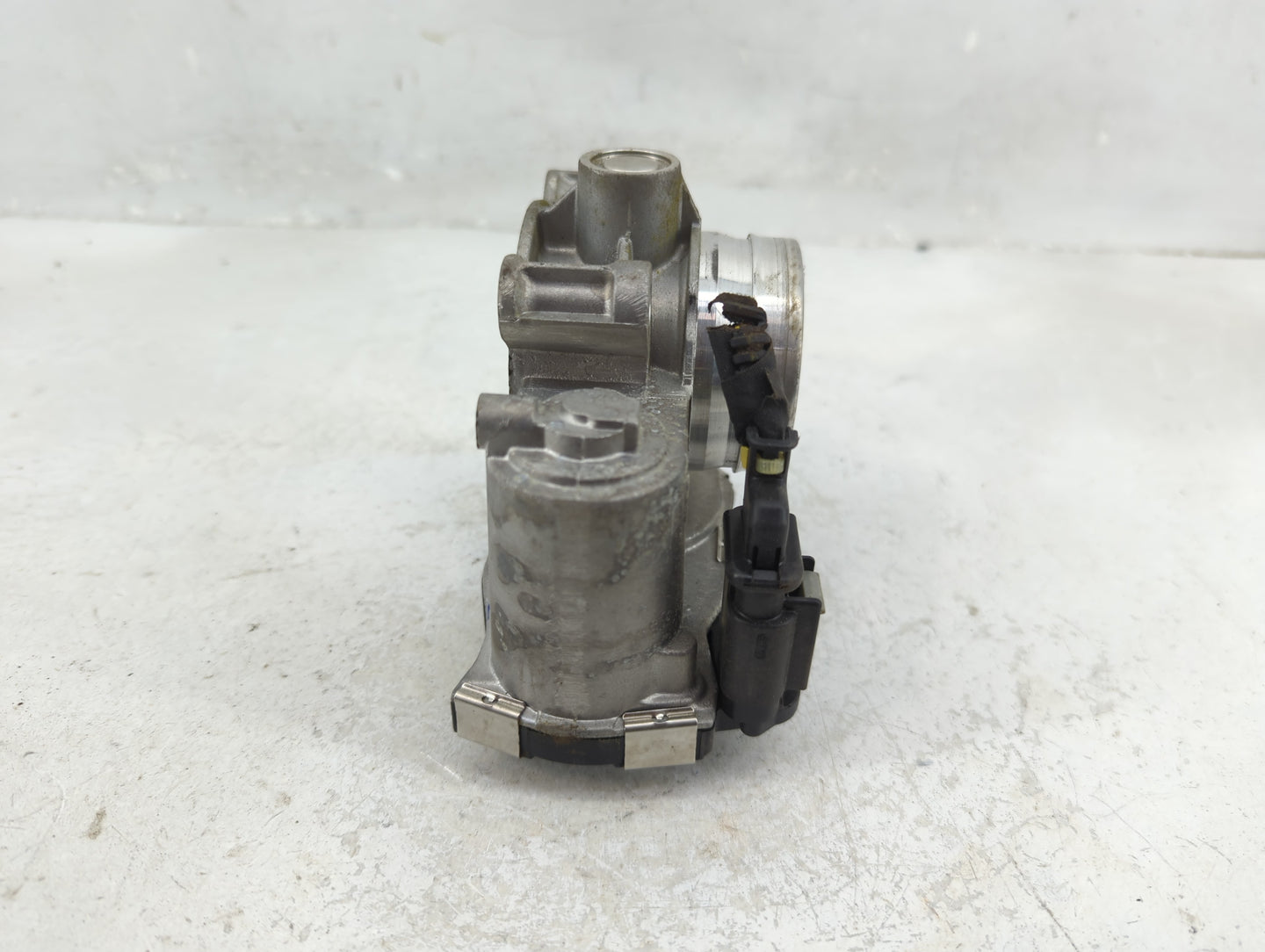 2018-2022 Chevrolet Equinox Throttle Body P/N:12671379AA Fits Fits 2016 2017 2018 2019 2020 2021 2022 OEM Used Auto Parts - 