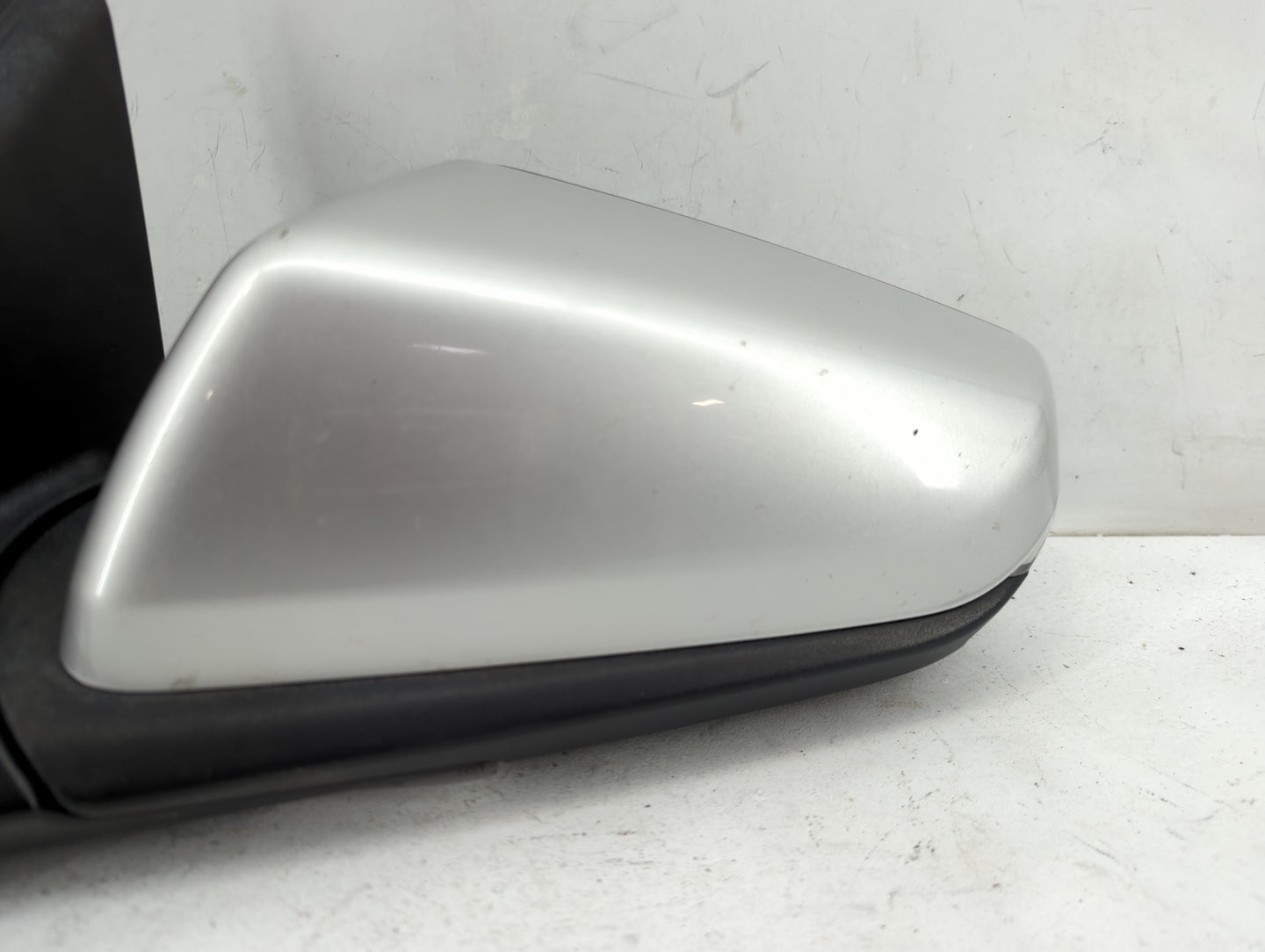 2018-2020 Chevrolet Equinox Driver Side View Mirror - Left Door Mirror OEM Used - Oemusedautoparts1.com