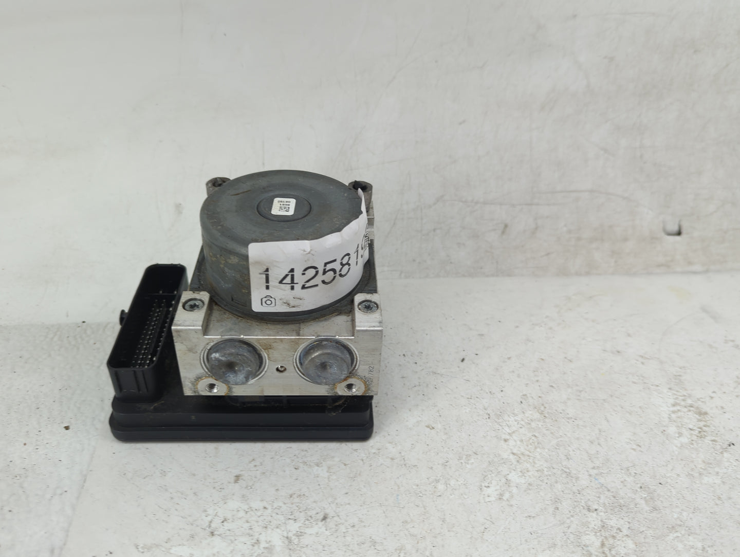 2018-2019 Chevrolet Equinox ABS Pump Control Module Replacement P/N:84342055 Fits Fits 2018 2019 2020 2021 OEM Used Auto Par