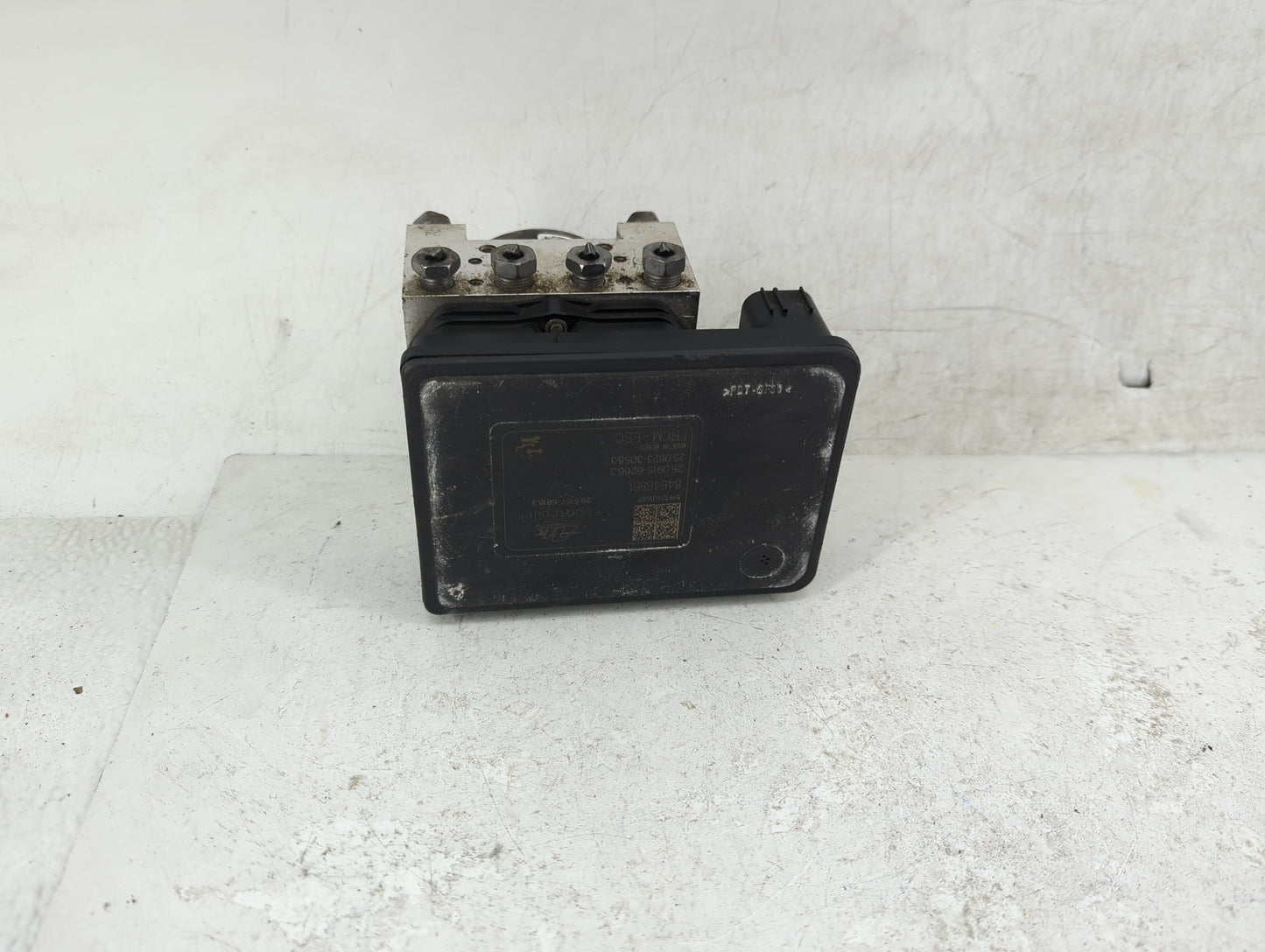 2018-2019 Chevrolet Equinox ABS Pump Control Module Replacement P/N:84342055 Fits Fits 2018 2019 2020 2021 OEM Used Auto Par