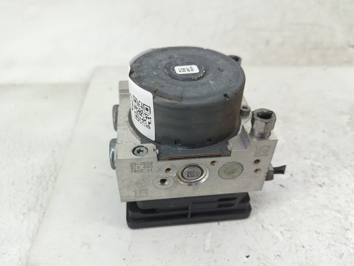 2018-2019 Chevrolet Equinox ABS Pump Control Module Replacement P/N:84342055 Fits Fits 2018 2019 2020 2021 OEM Used Auto Par