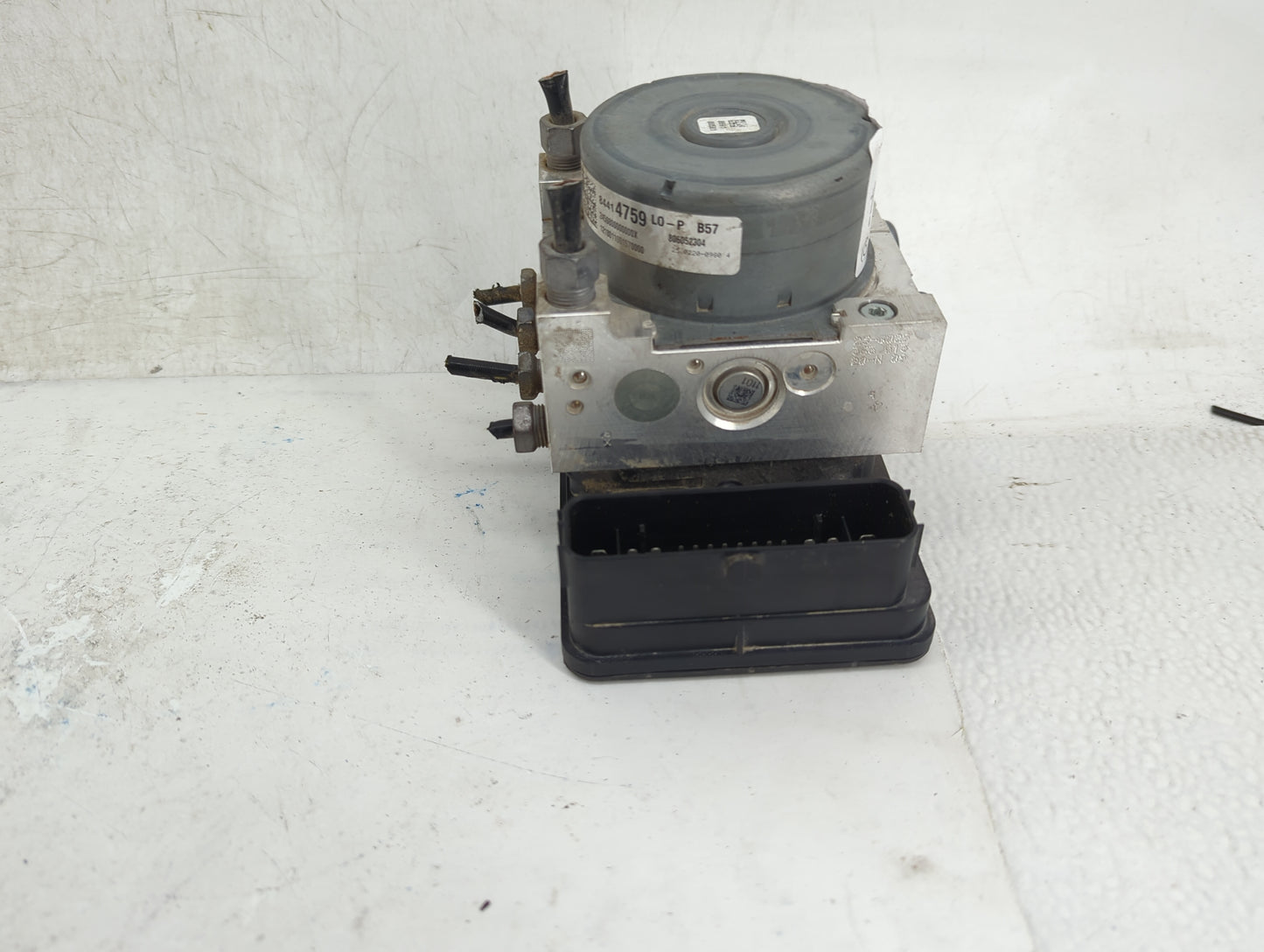 2018-2019 Chevrolet Equinox ABS Pump Control Module Replacement P/N:84374039 Fits Fits 2018 2019 2020 2021 OEM Used Auto Par