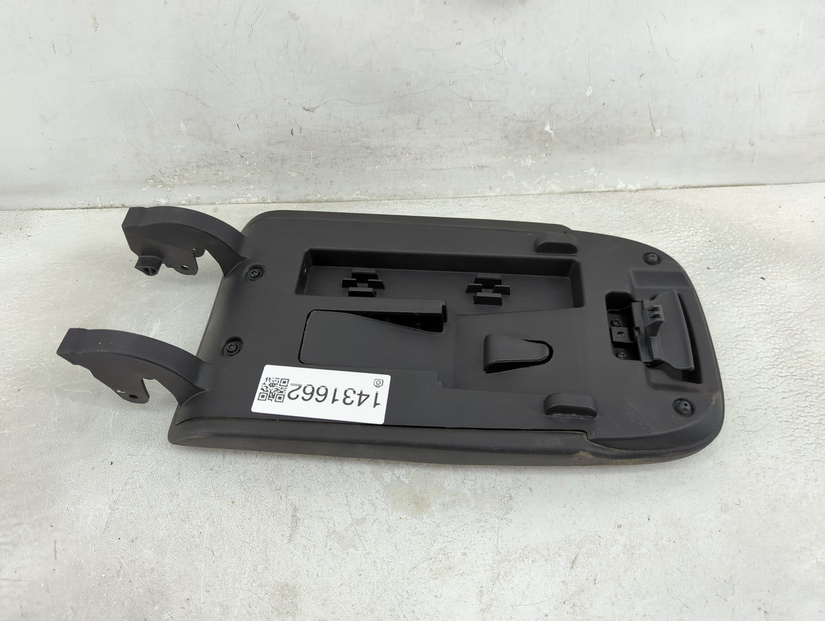2018-2022 Chevrolet Equinox Center Console Armrest Cover Lid Fits Fits 2018 2019 2020 2021 2022 OEM Used Auto Parts - Oemuse