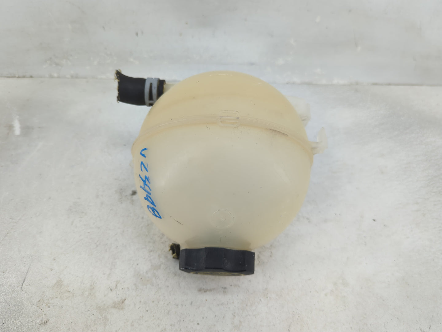 2018 Chevrolet Equinox Radiator Coolant Overflow Expansion Tank Bottle 1433348 - Oemusedautoparts1.com