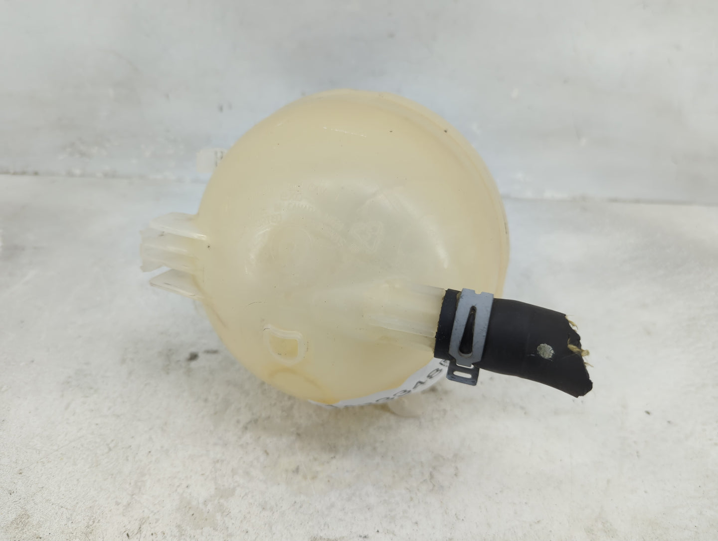 2018 Chevrolet Equinox Radiator Coolant Overflow Expansion Tank Bottle 1433348 - Oemusedautoparts1.com