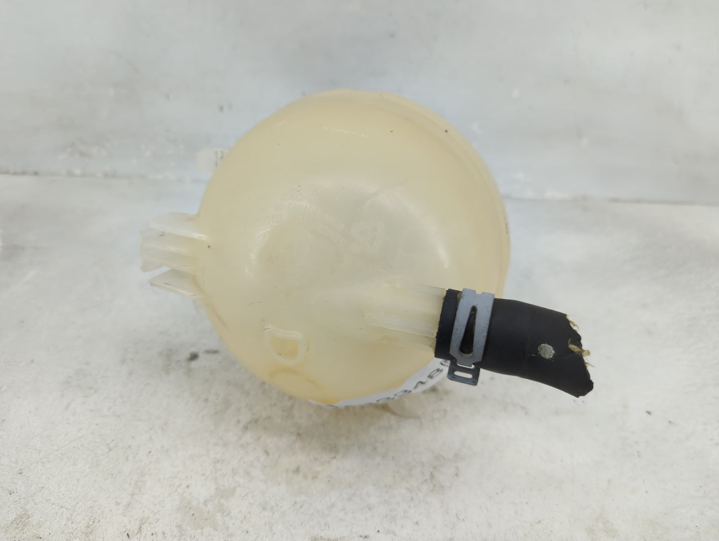2018 Chevrolet Equinox Radiator Coolant Overflow Expansion Tank Bottle 1433348 - Oemusedautoparts1.com