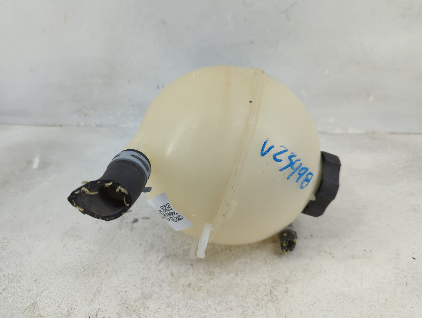 2018 Chevrolet Equinox Radiator Coolant Overflow Expansion Tank Bottle 1433348 - Oemusedautoparts1.com