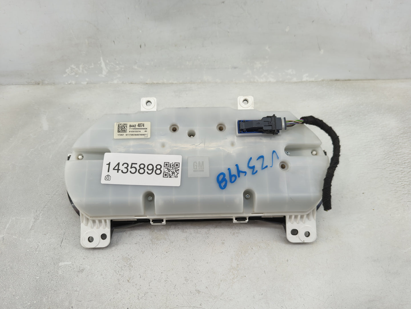 2018 Chevrolet Equinox Instrument Cluster Speedometer Gauges P/N:84424074 Fits OEM Used Auto Parts - Oemusedautoparts1.com