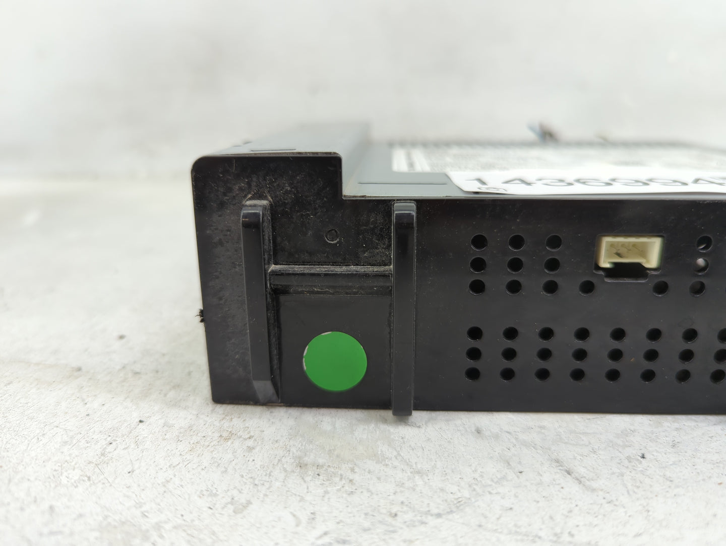 2018 Chevrolet Equinox Radio AM FM Cd Player Receiver Replacement P/N:42532875 7310500000000X, 555343750 Fits Fits 2017 OEM 