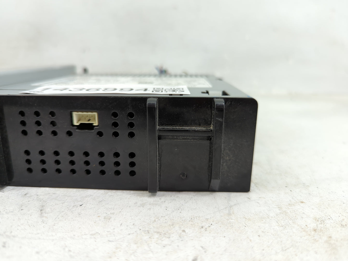2018 Chevrolet Equinox Radio AM FM Cd Player Receiver Replacement P/N:42532875 7310500000000X, 555343750 Fits Fits 2017 OEM 